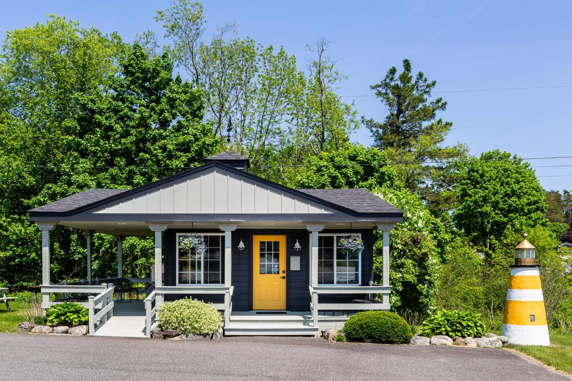 Property building in Seascape Motel & Cottages