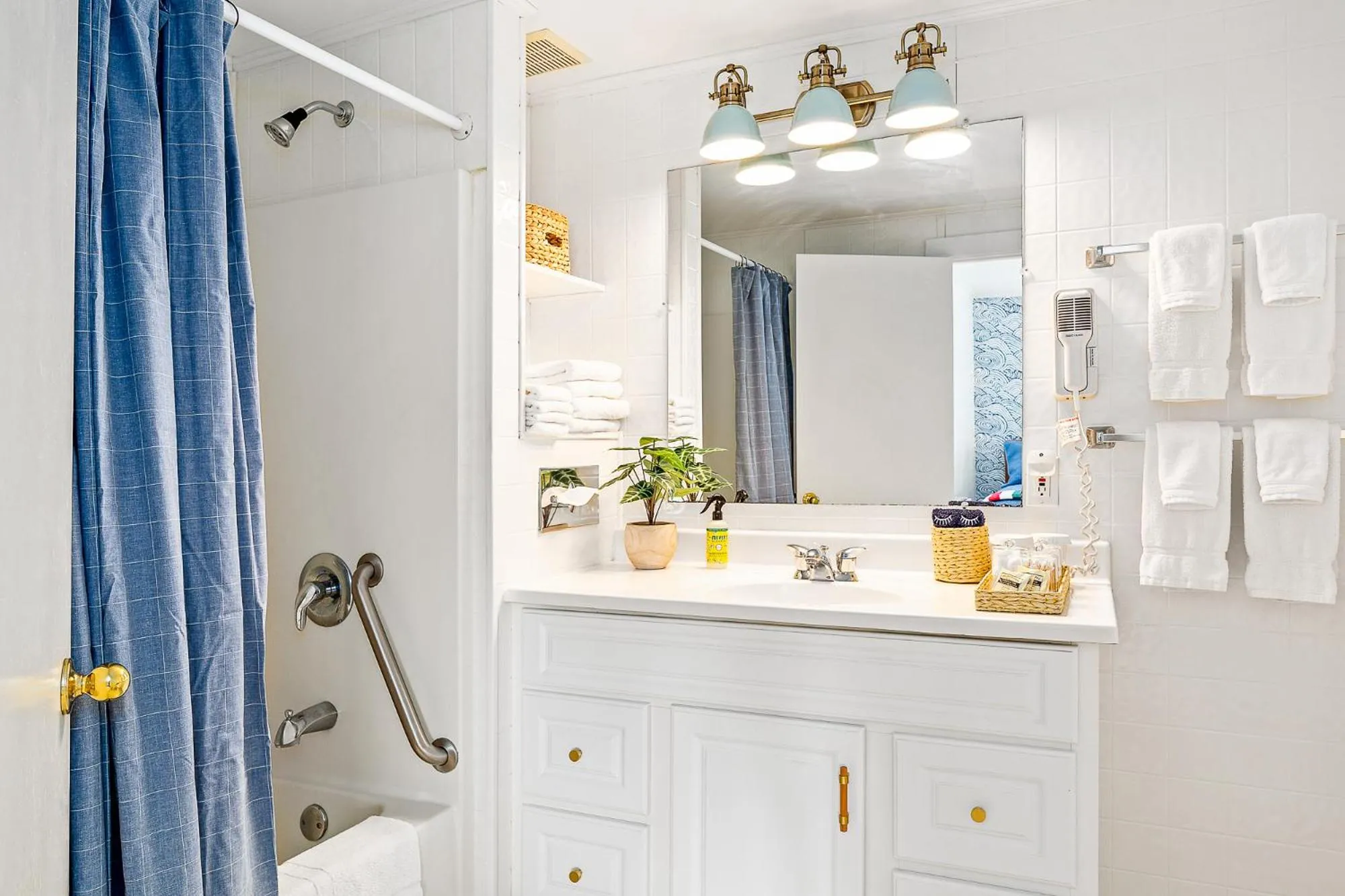 Bathroom in Seascape Motel & Cottages