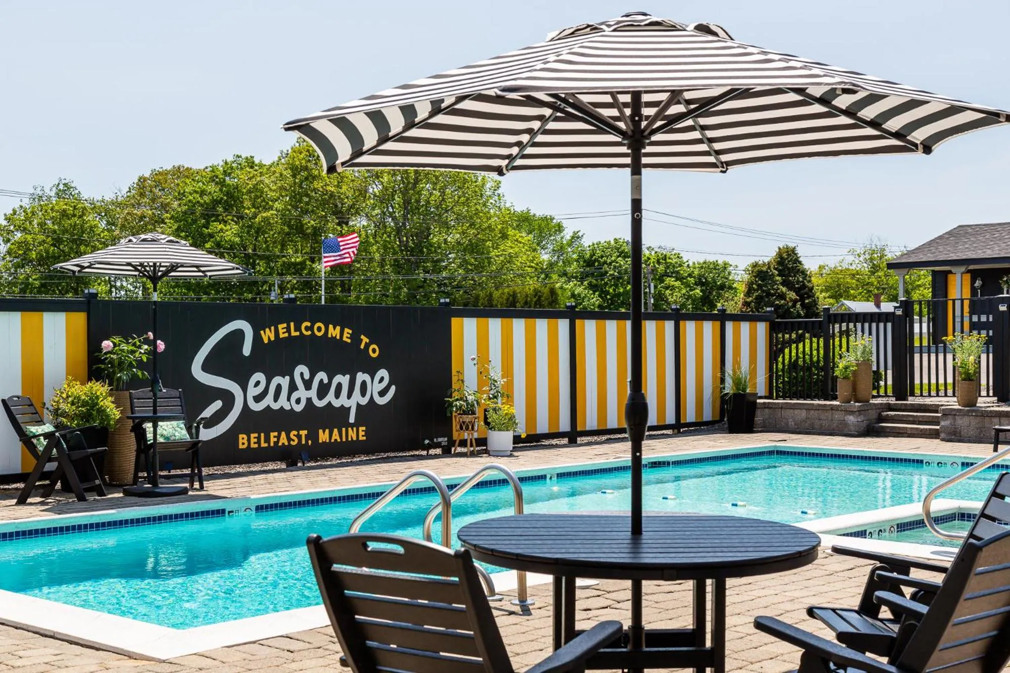 Patio in Seascape Motel & Cottages