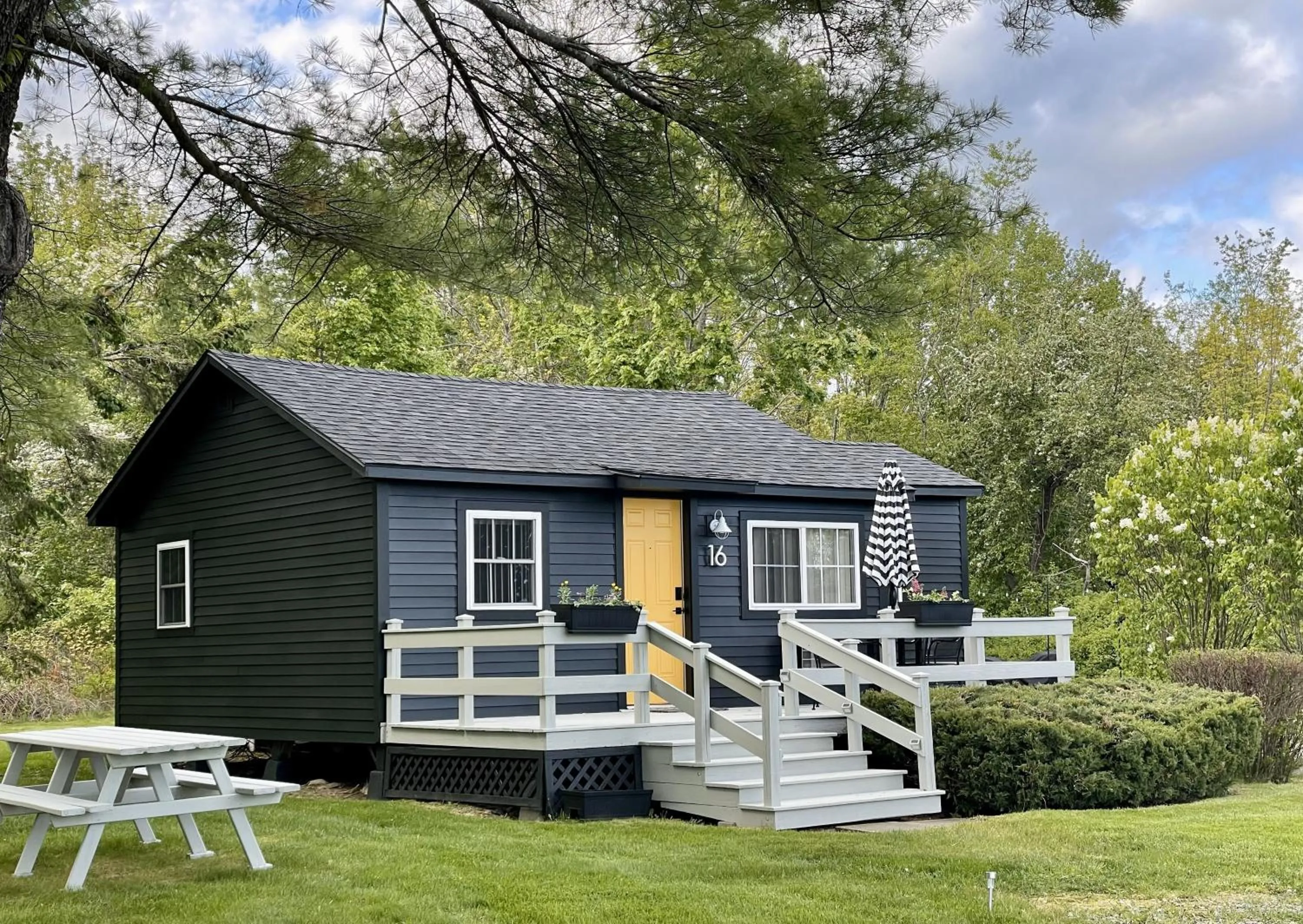 Property building in Seascape Motel & Cottages