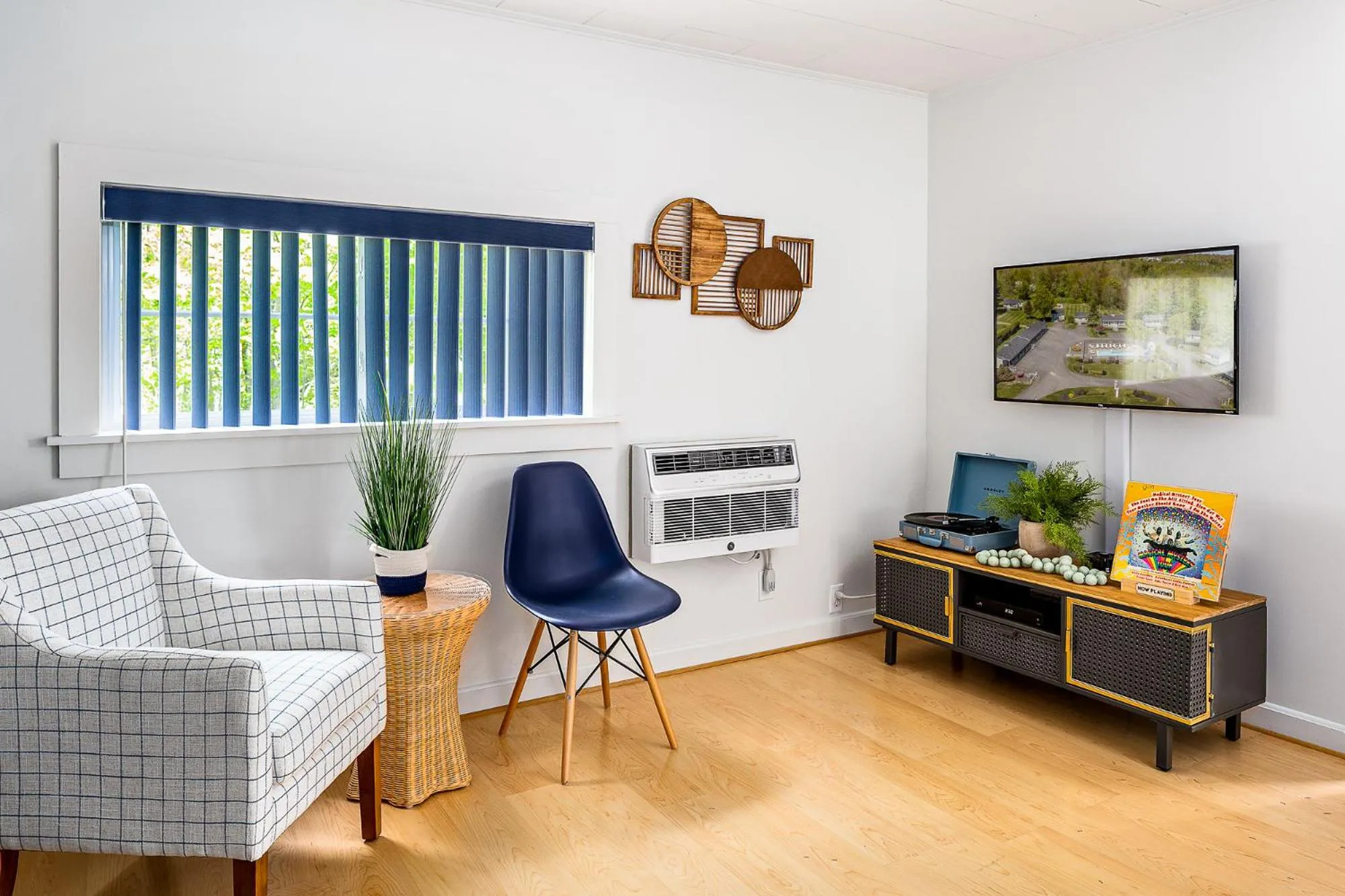 Living room in Seascape Motel & Cottages