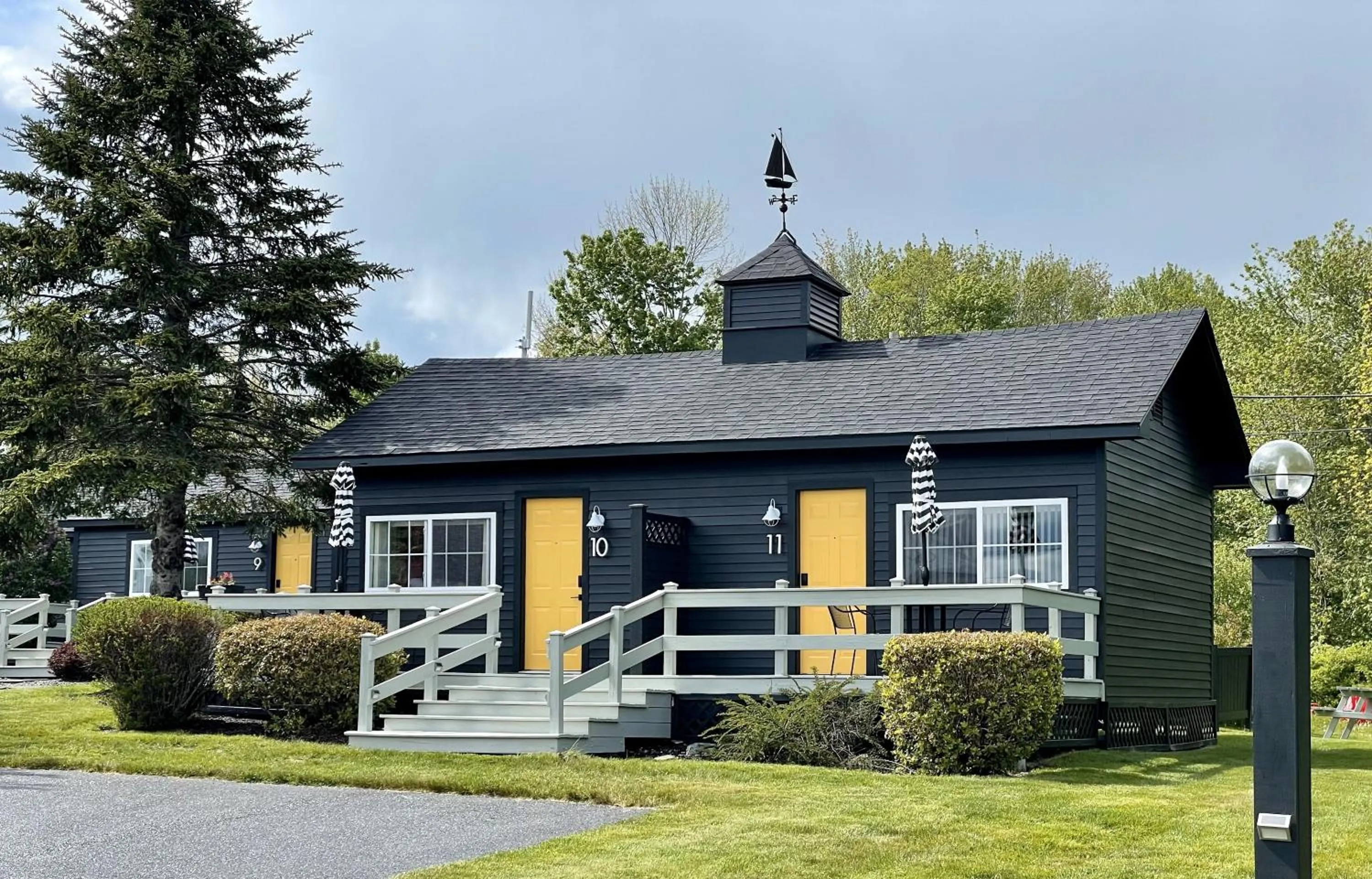 Property building in Seascape Motel & Cottages