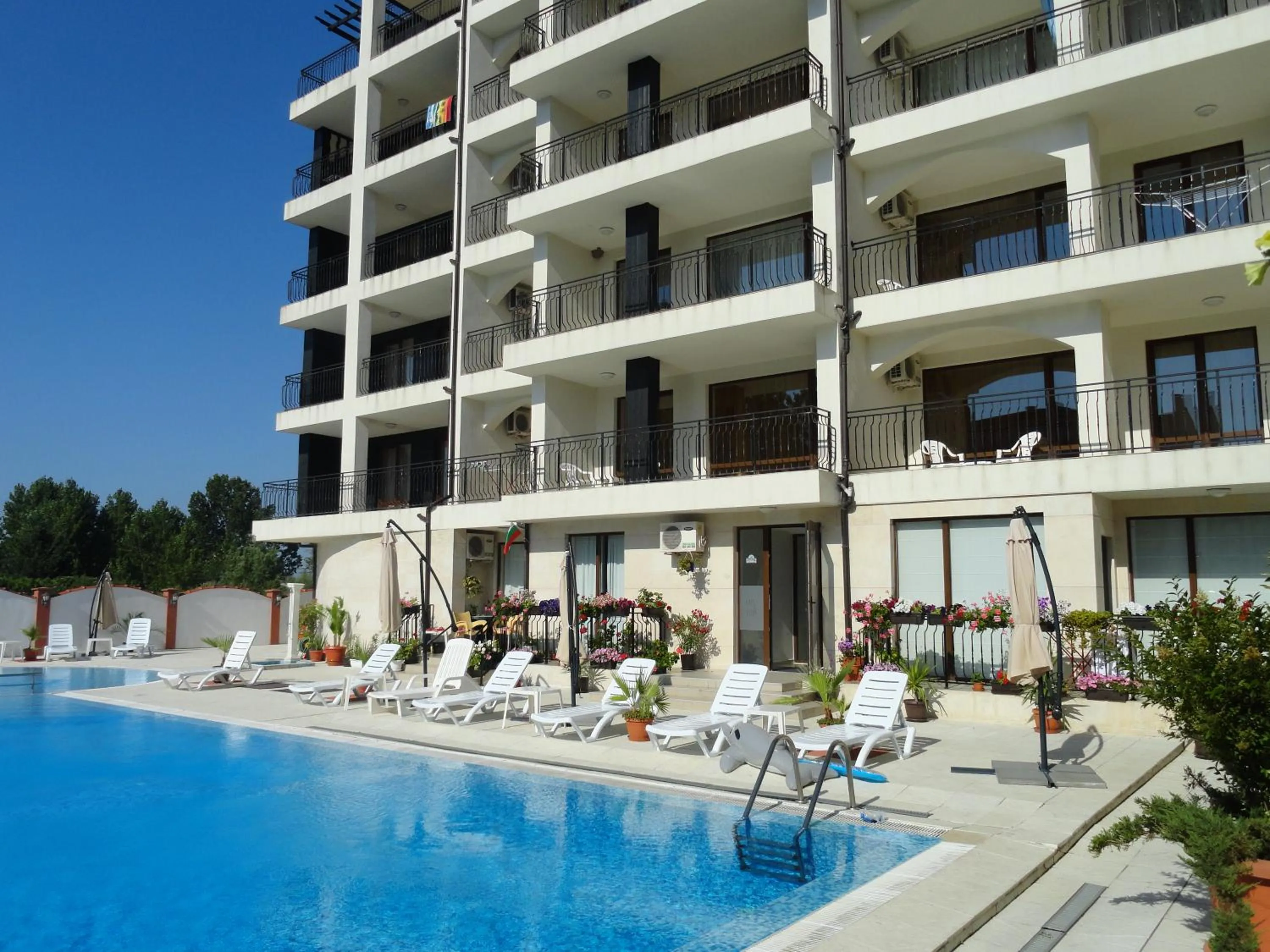 Swimming pool in Cantilena Complex