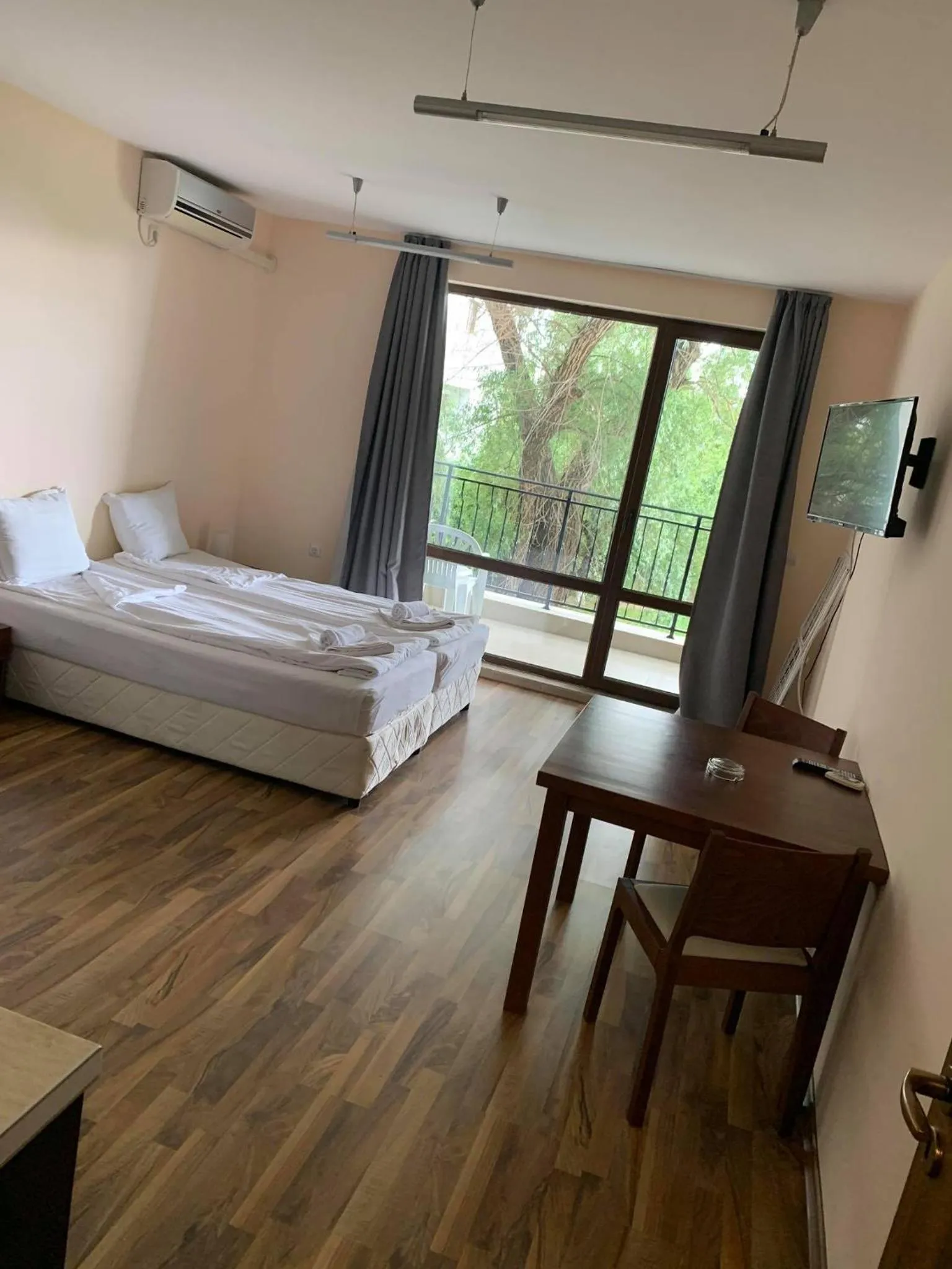 Bed in Cantilena Complex