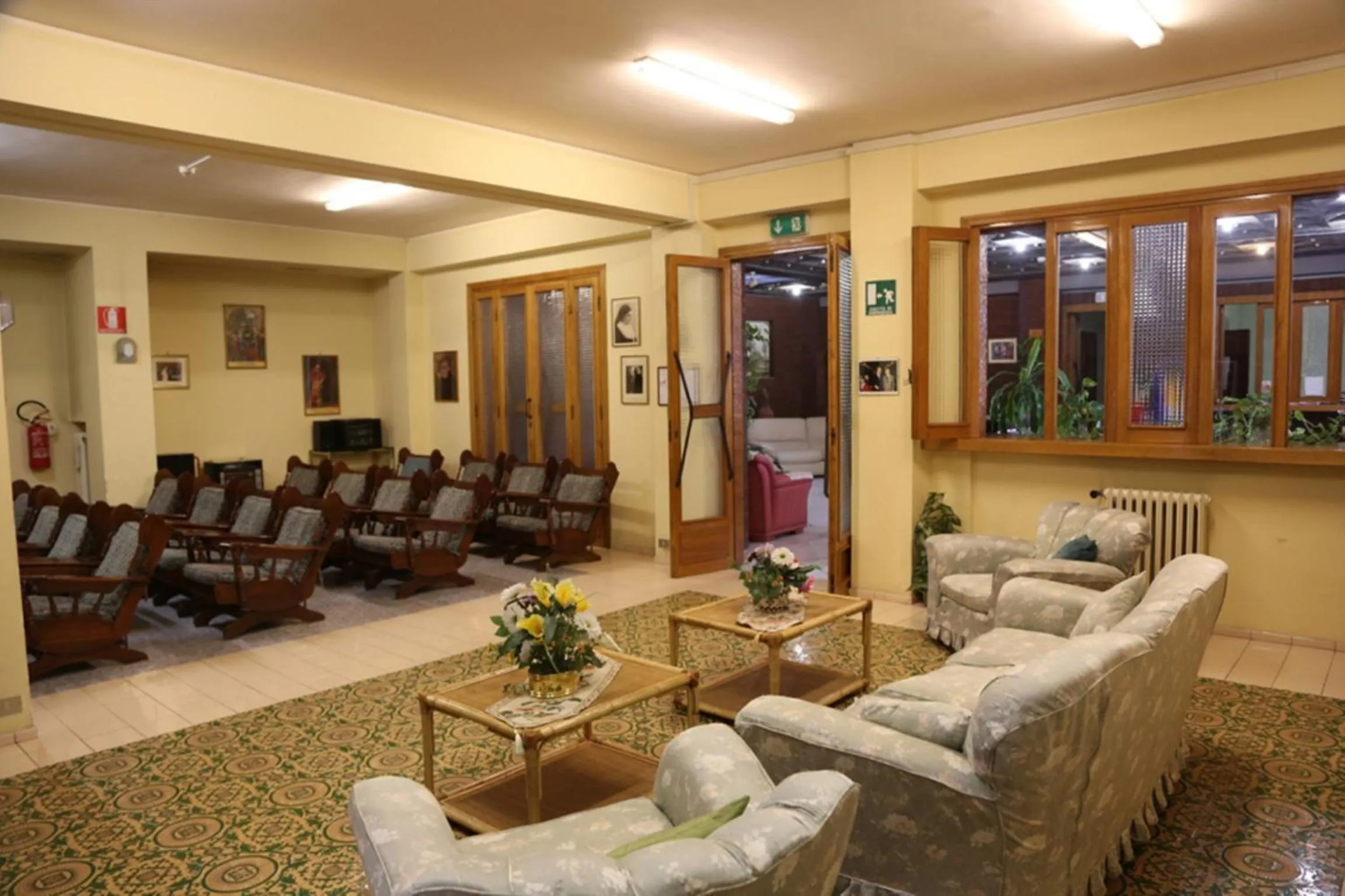 Communal lounge/ TV room in Casa Piccole Ancelle di Cristo Re