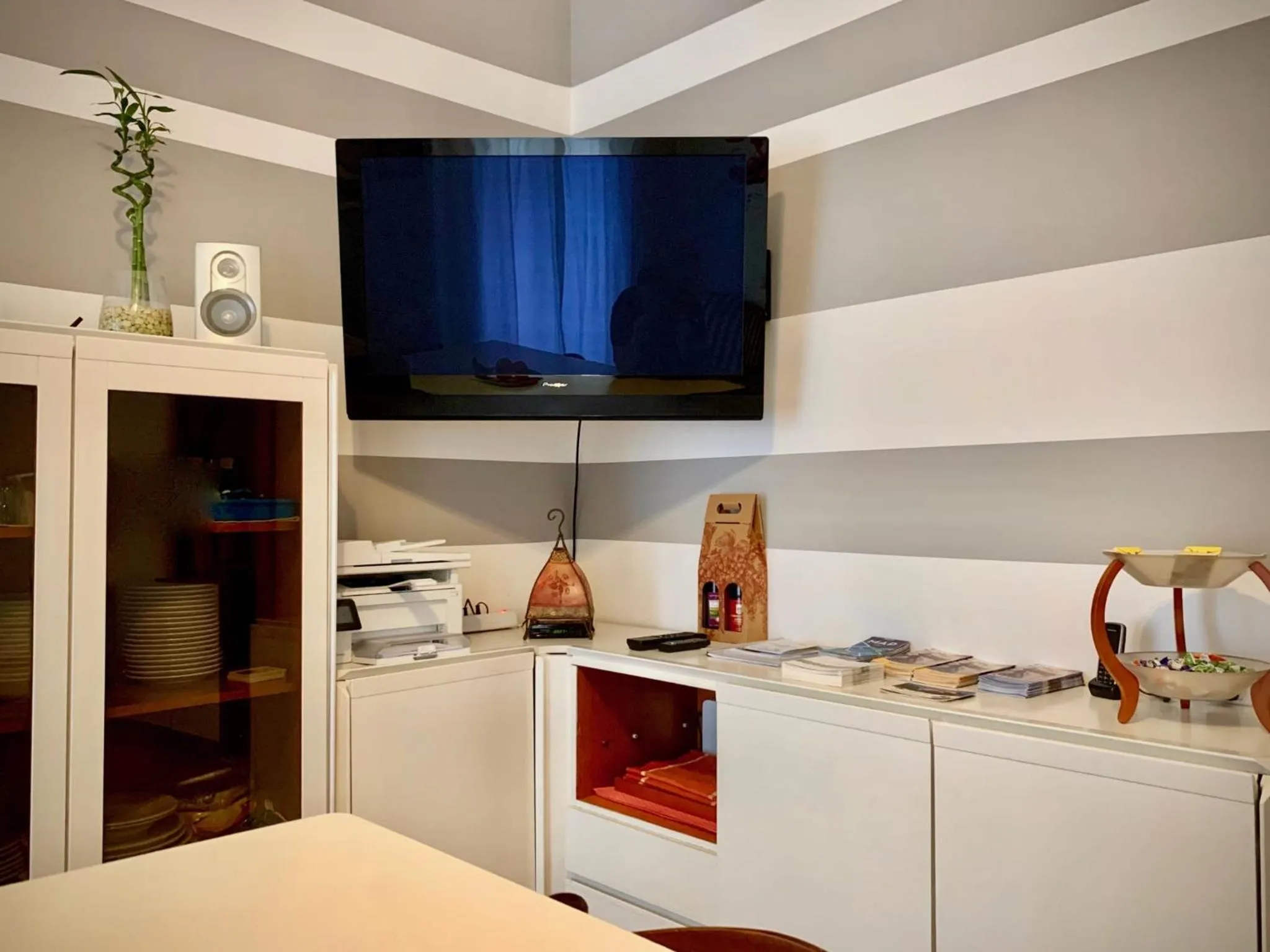 Communal lounge/ TV room in Ariel B&B