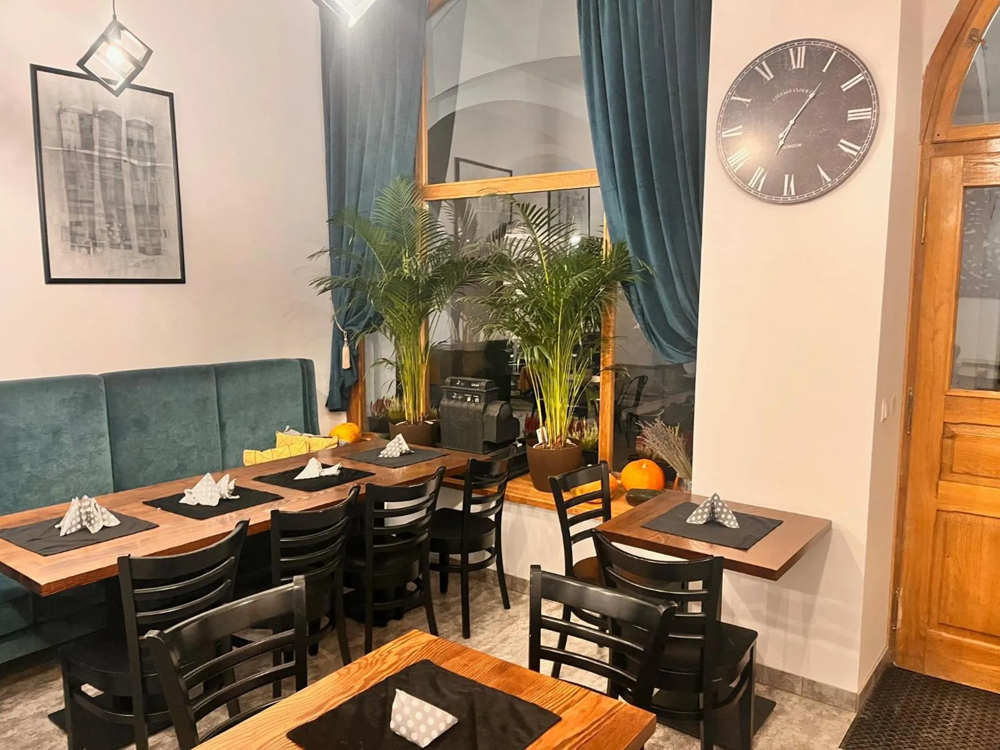 Breakfast in The Old Townhouse II