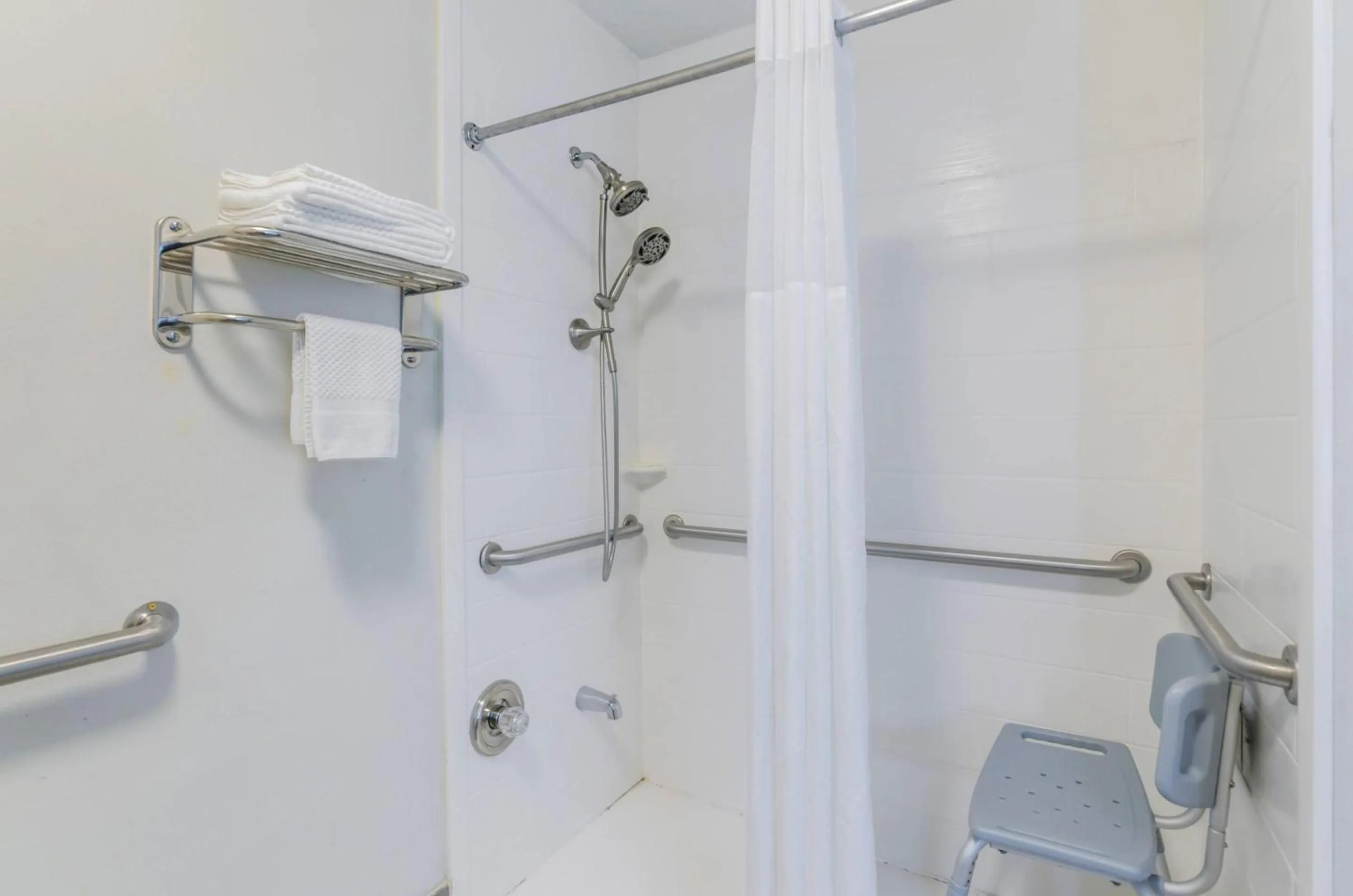 Bedroom in Suburban Studios Verona - Staunton North