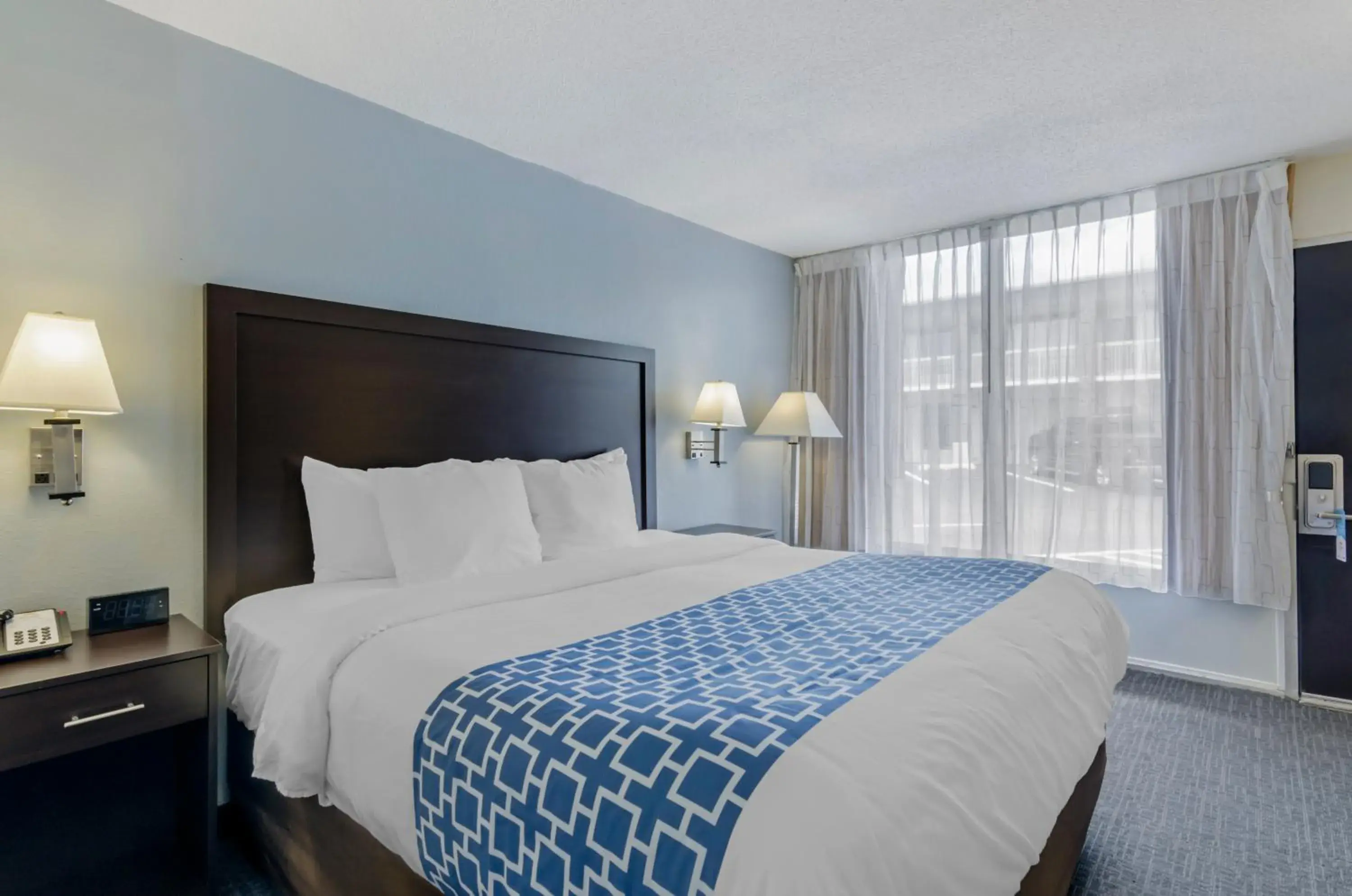 Efficiency King Room - Non Smoking in Suburban Studios Verona - Staunton North Efficiency King Room - Non Smoking in Suburban Studios Verona - Staunton North