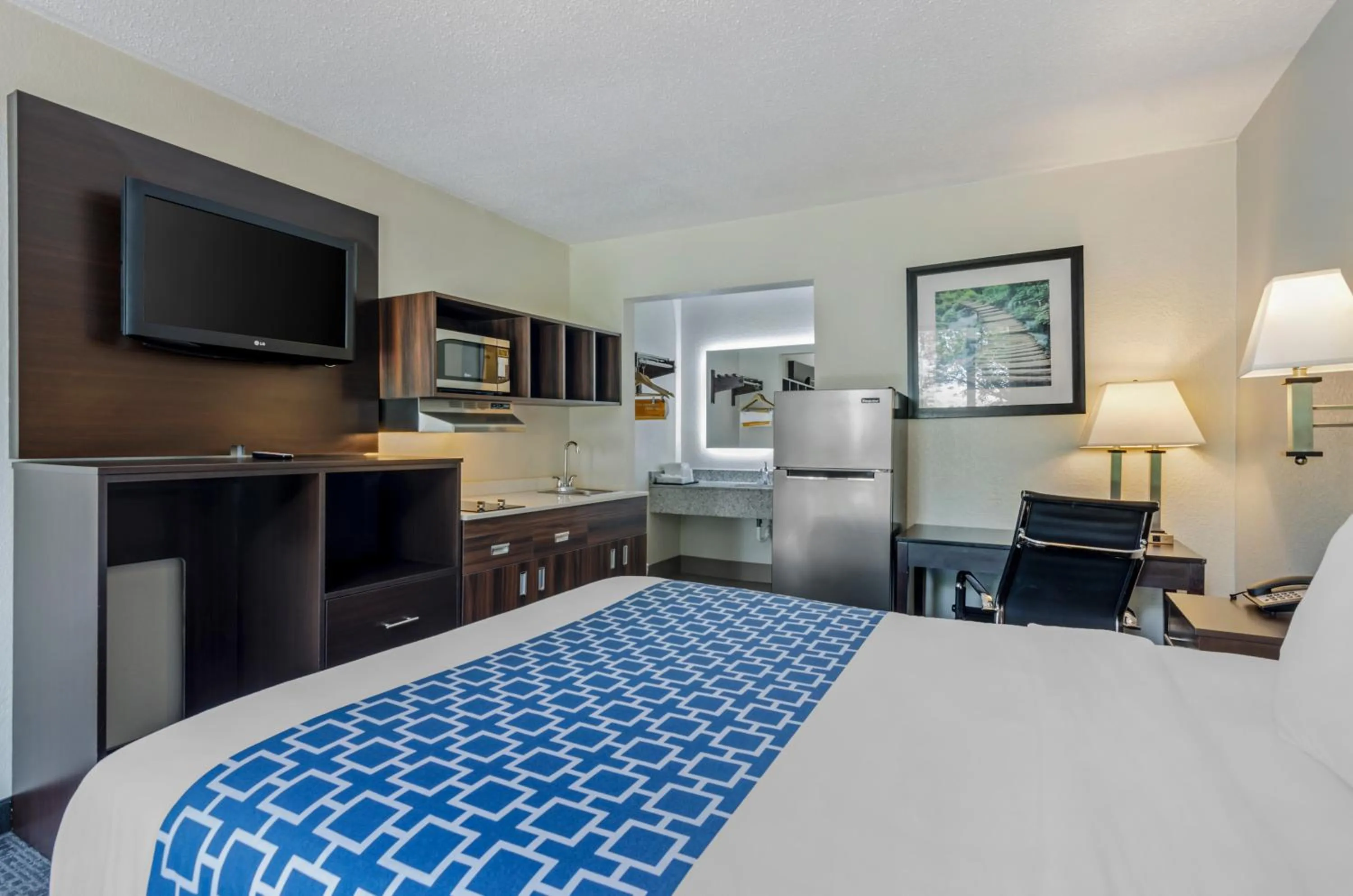 Photo of the whole room, Bed in Suburban Studios Verona - Staunton North