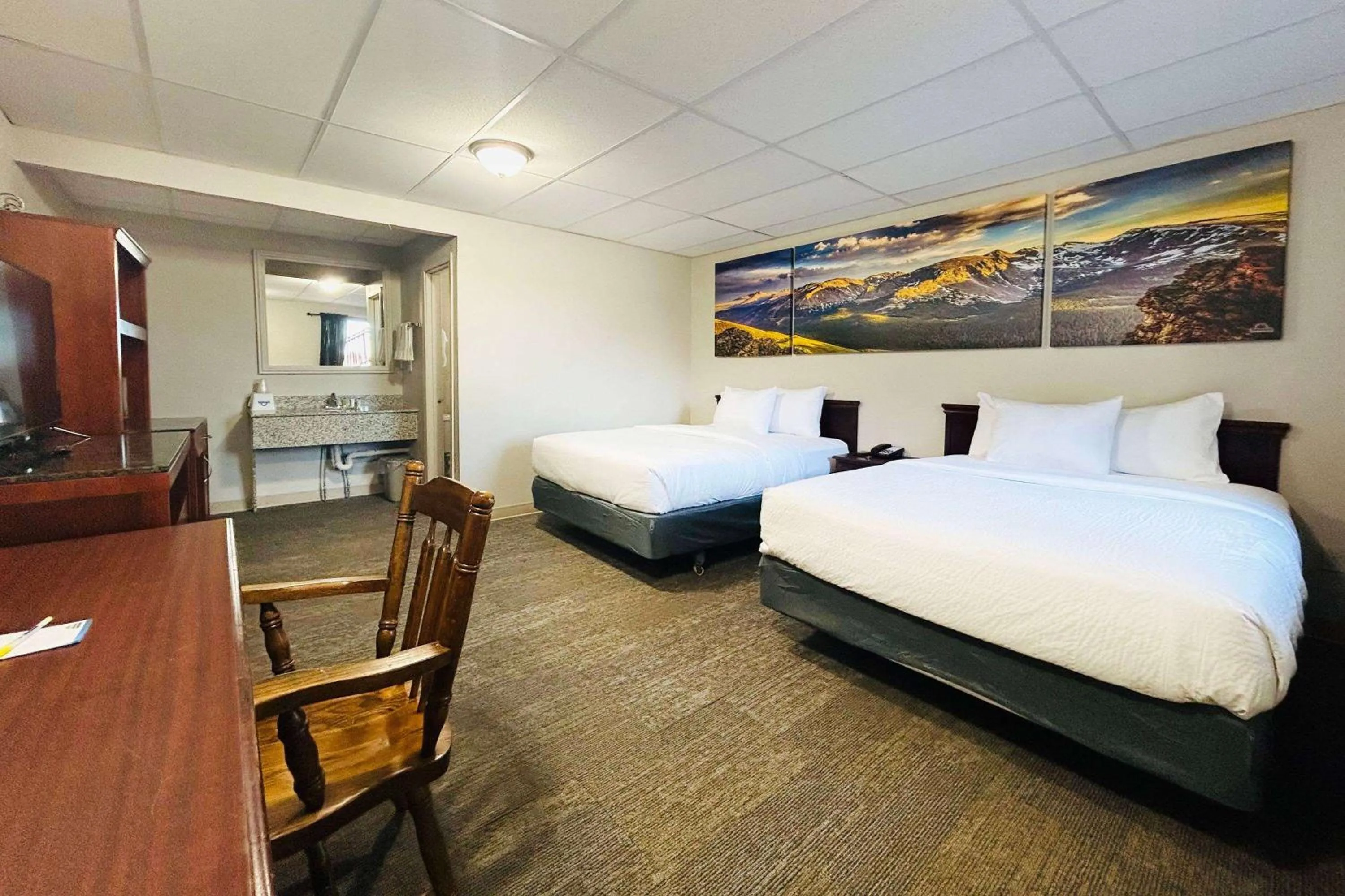 Photo of the whole room, Bed in Days Inn by Wyndham Wheatland