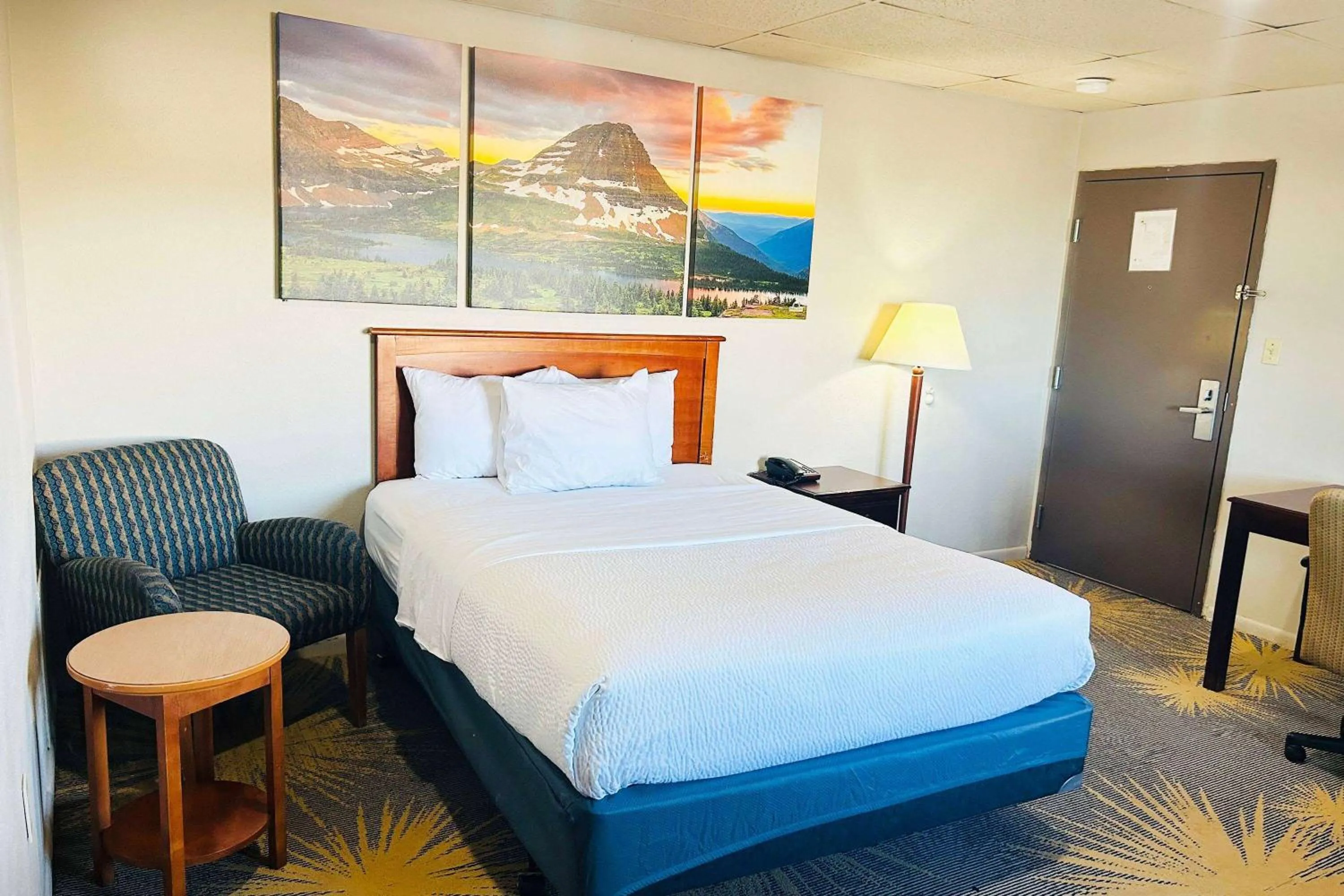 Photo of the whole room, Bed in Days Inn by Wyndham Wheatland