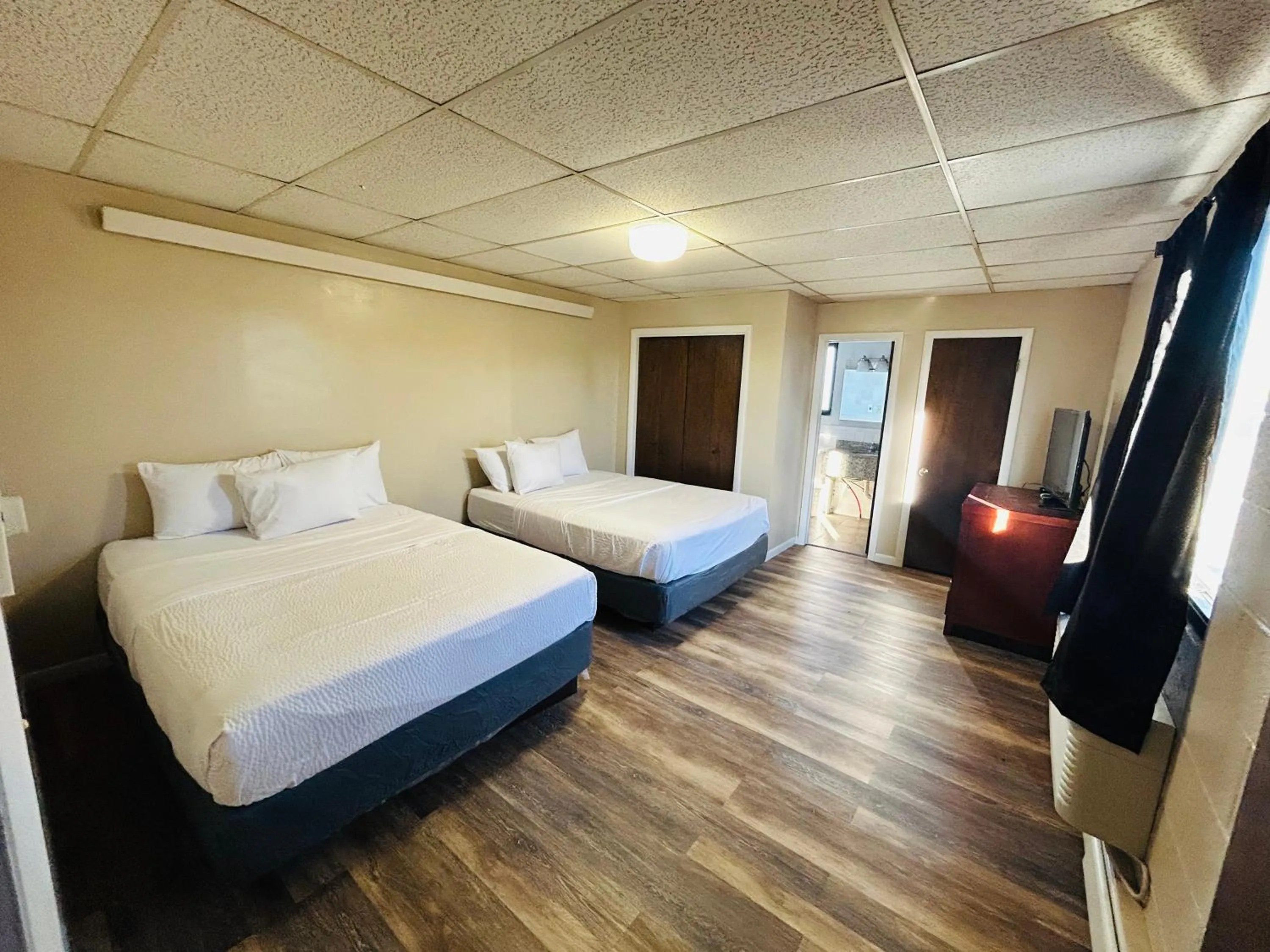 Bed in Days Inn by Wyndham Wheatland