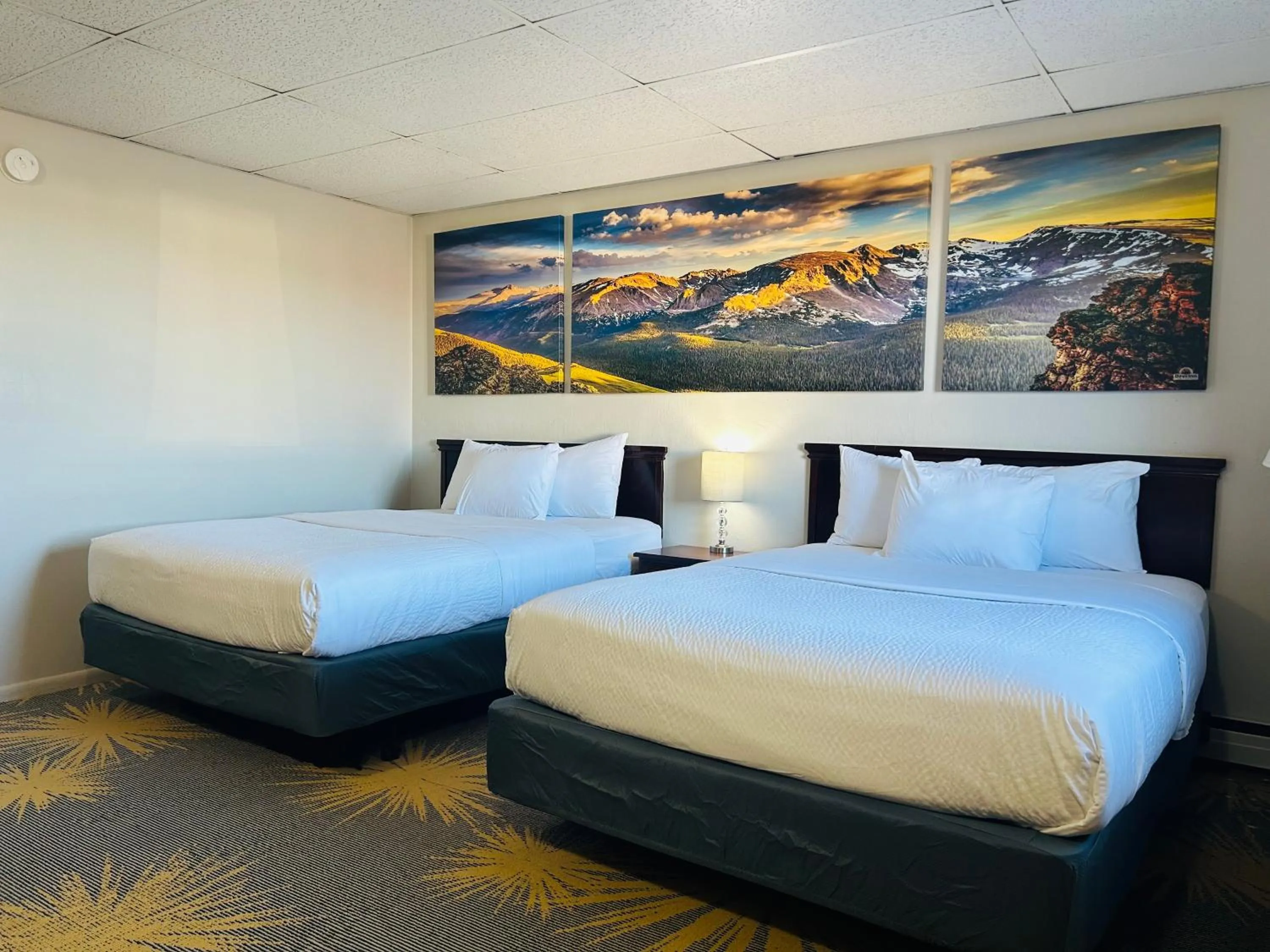 Bed in Days Inn by Wyndham Wheatland