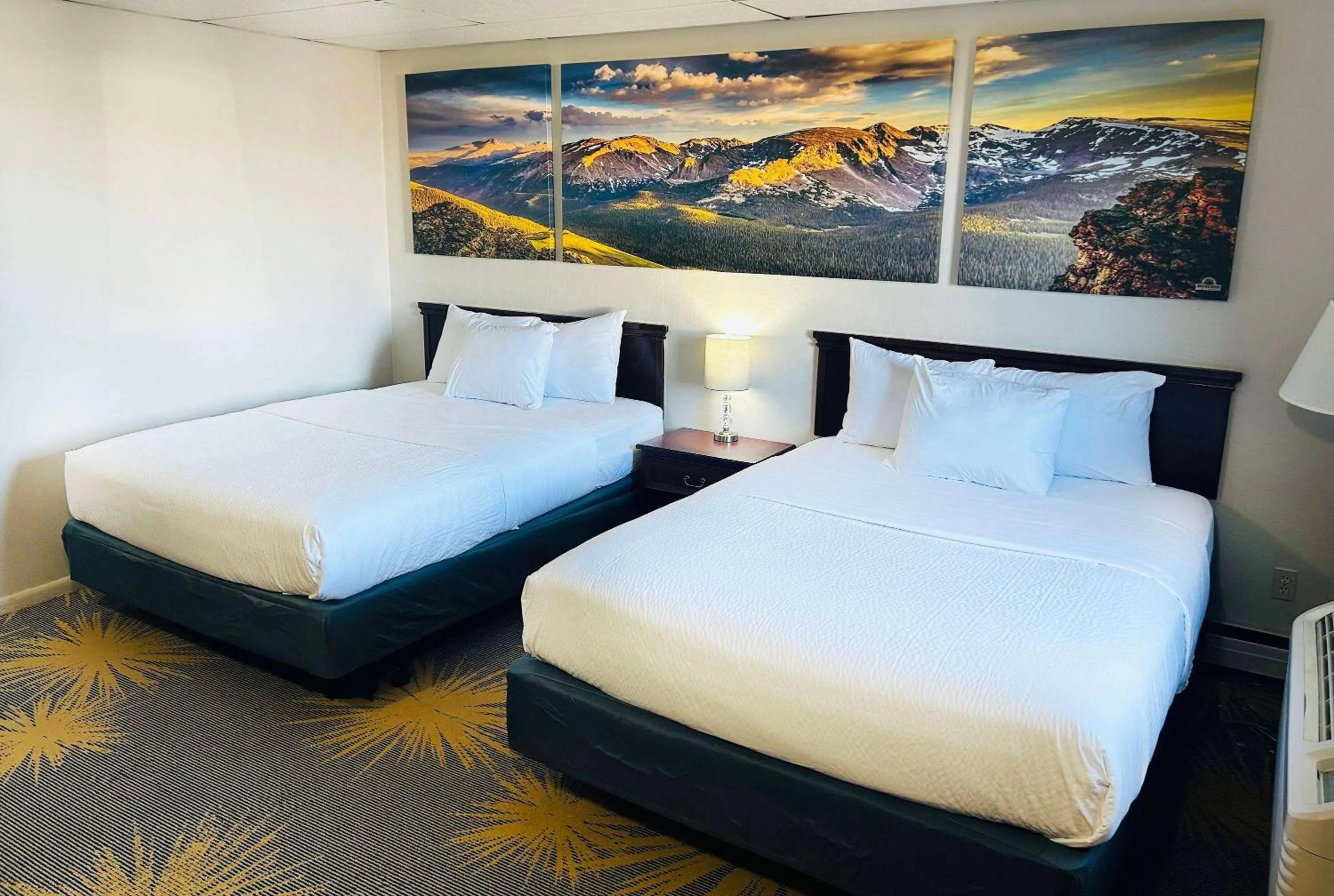 Photo of the whole room, Bed in Days Inn by Wyndham Wheatland