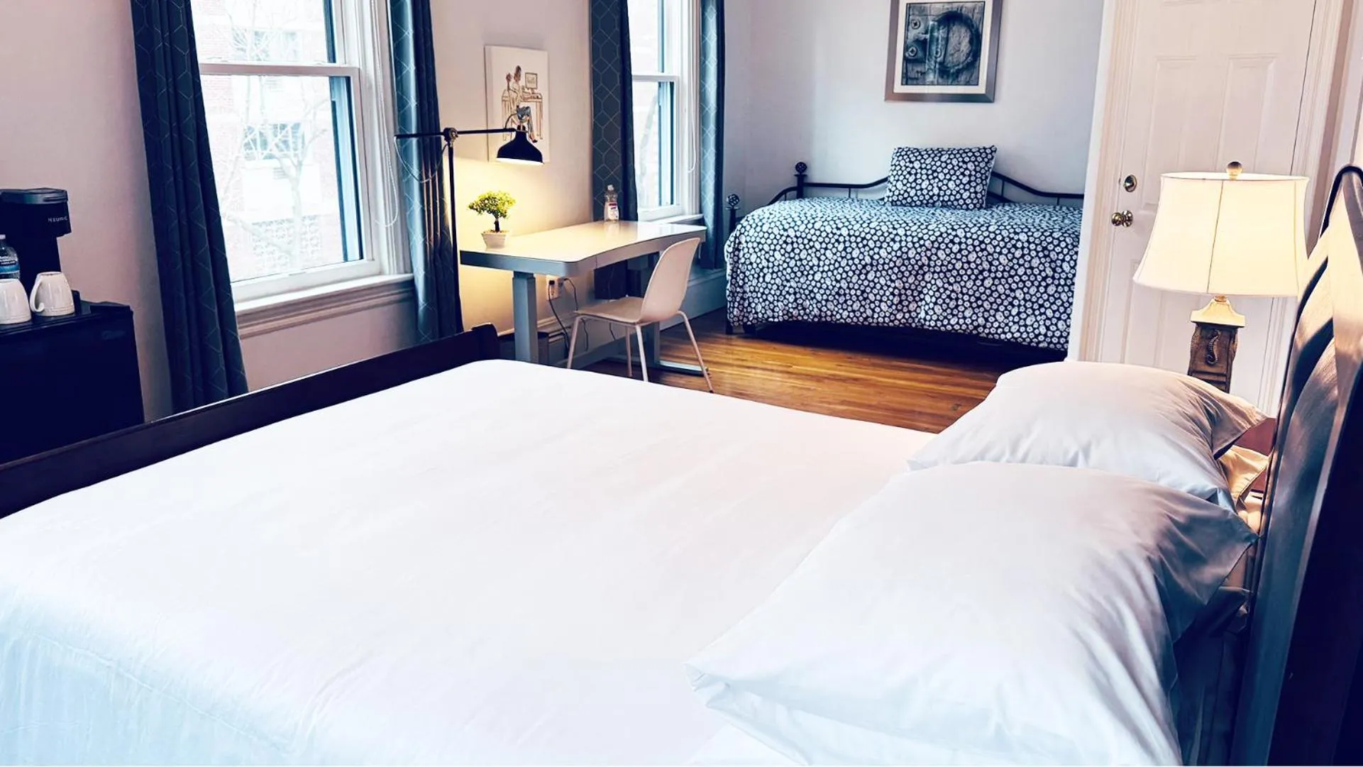 Photo of the whole room, Bed in Ginkgo House on Harvard