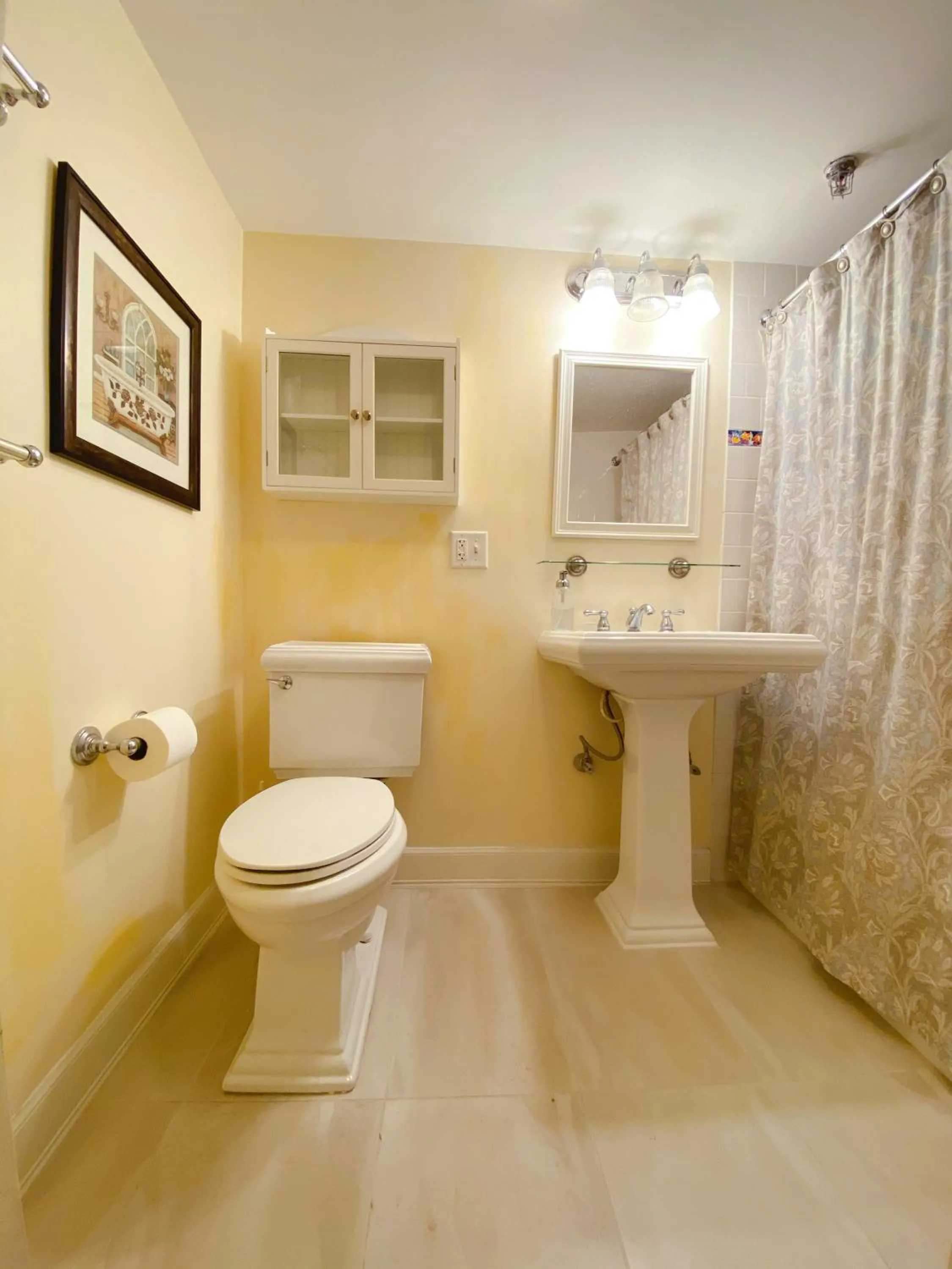 Bathroom in Ginkgo House on Harvard