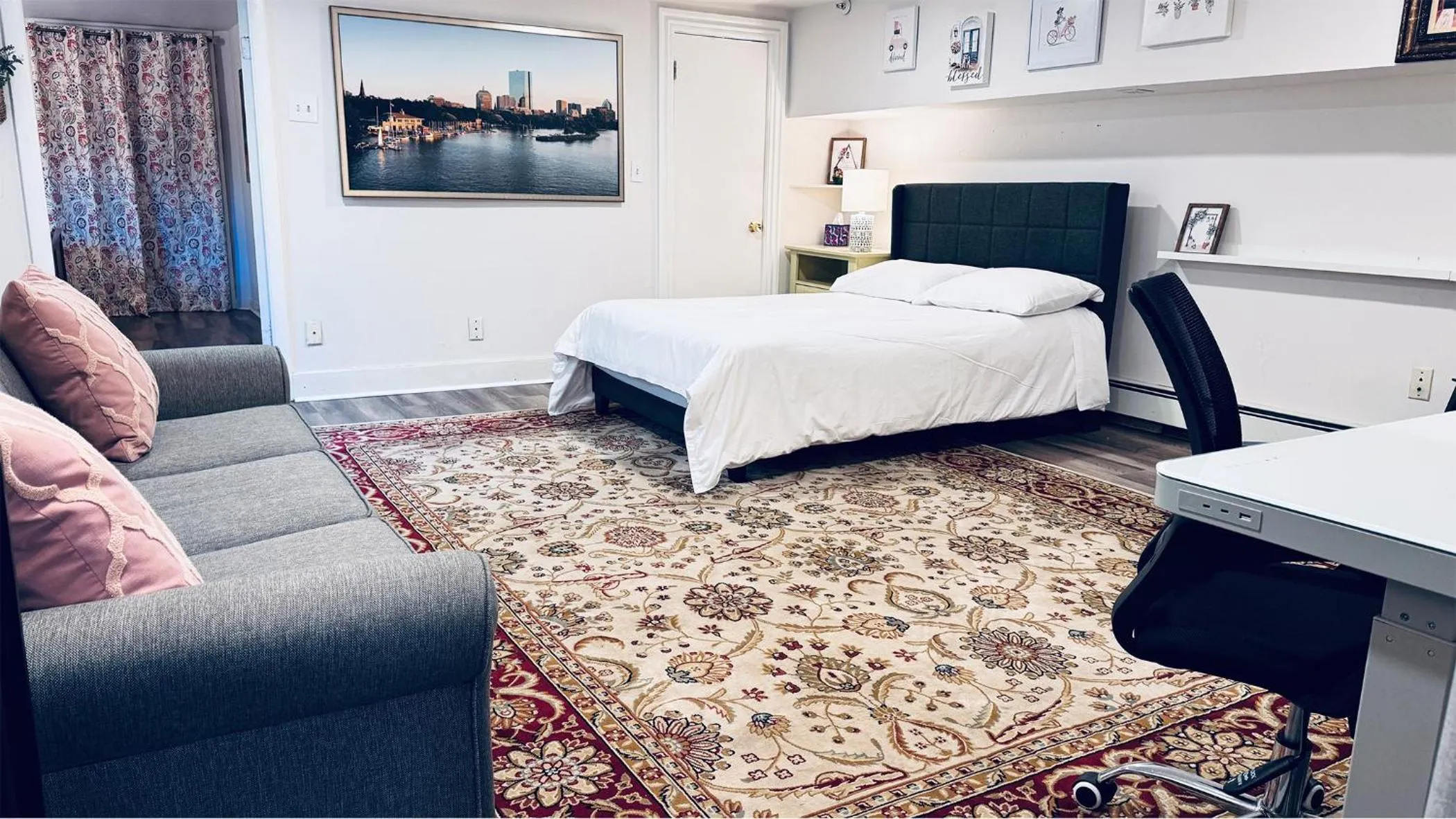 Living room, Bed in Ginkgo House on Harvard