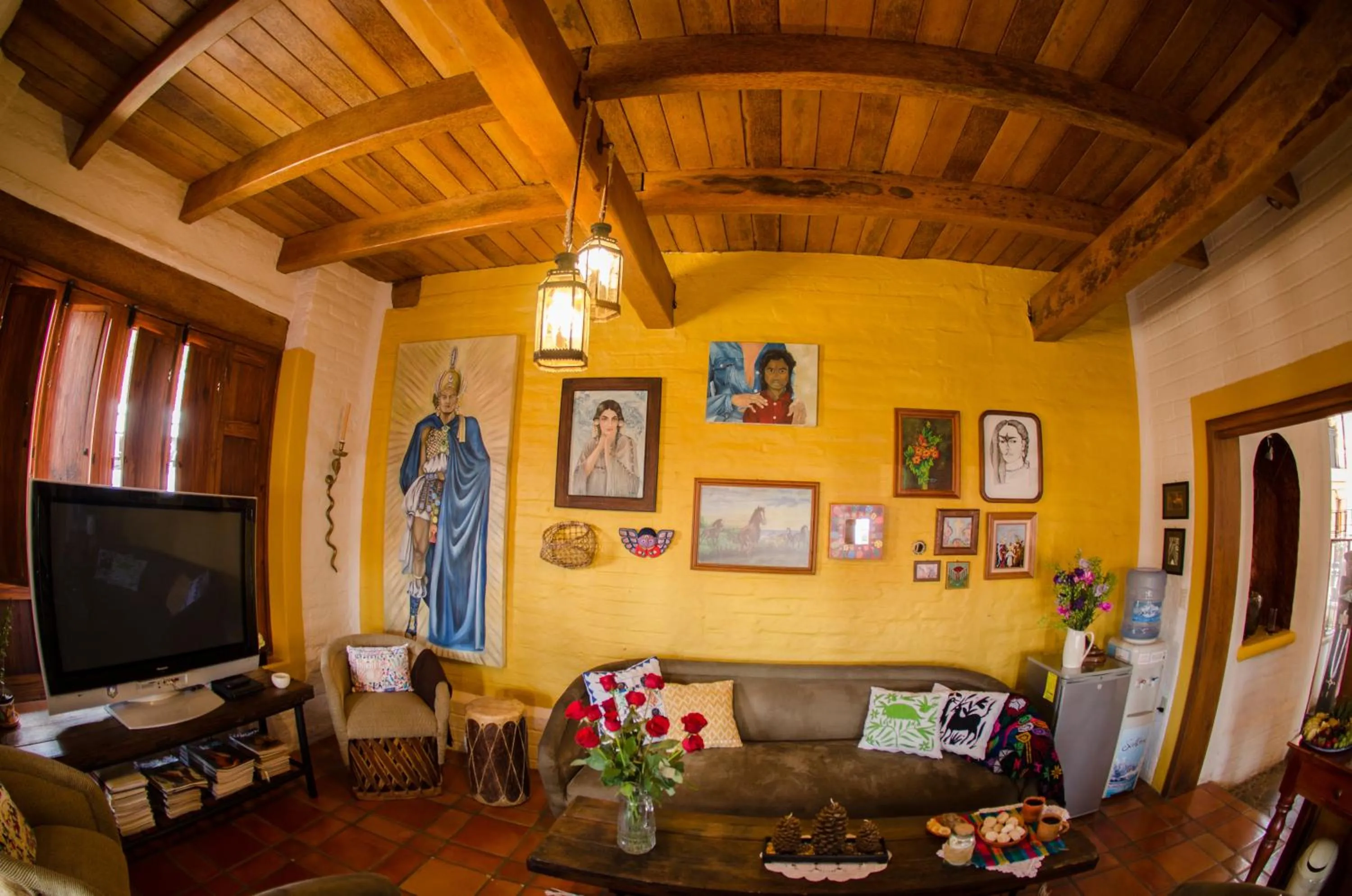 Communal lounge/ TV room in Hotel La Casona