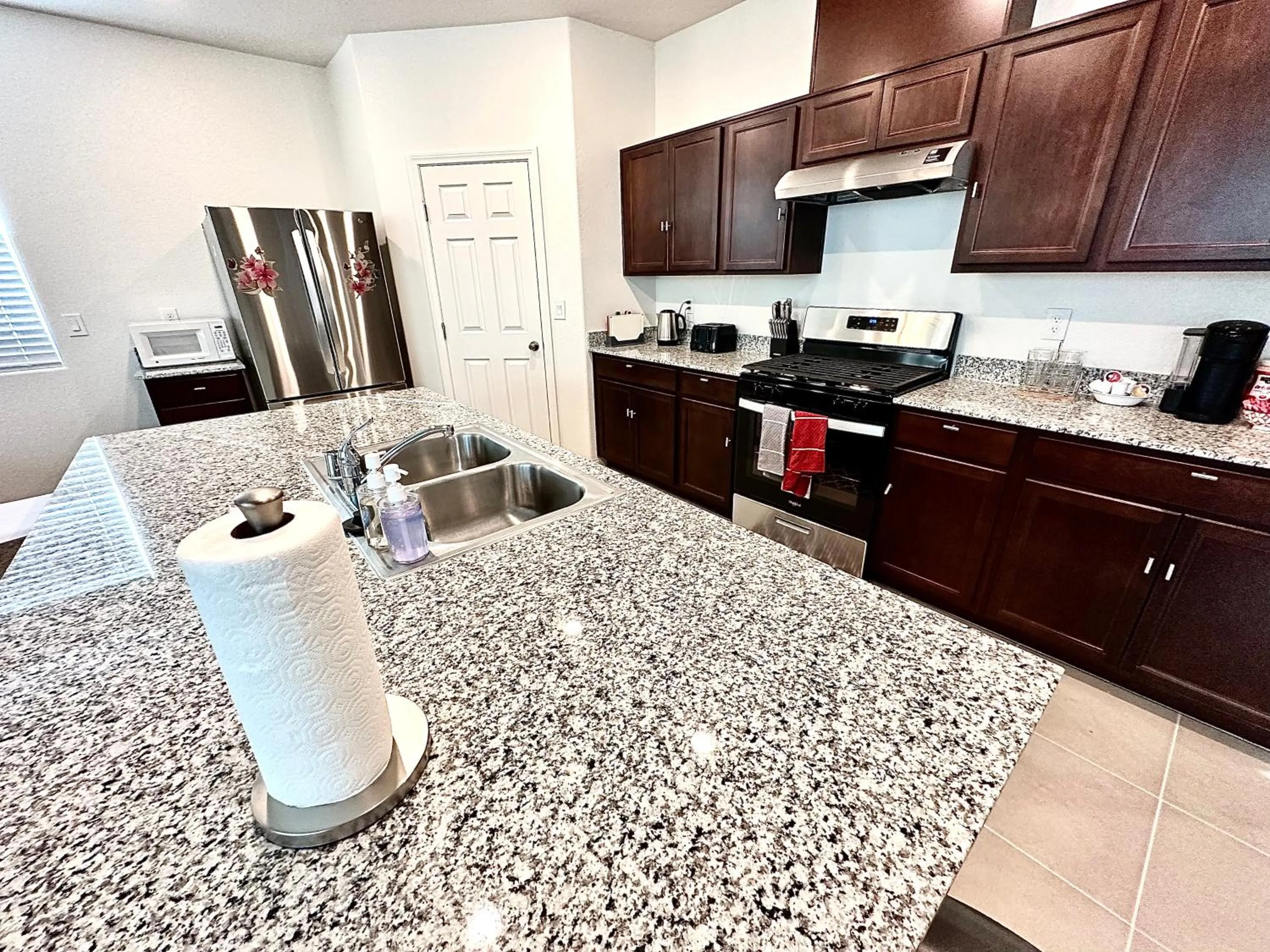 Kitchen or kitchenette in Spacious House, 5 bedrooms, Sleeps 12, Near Las Vegas Strip and Airport
