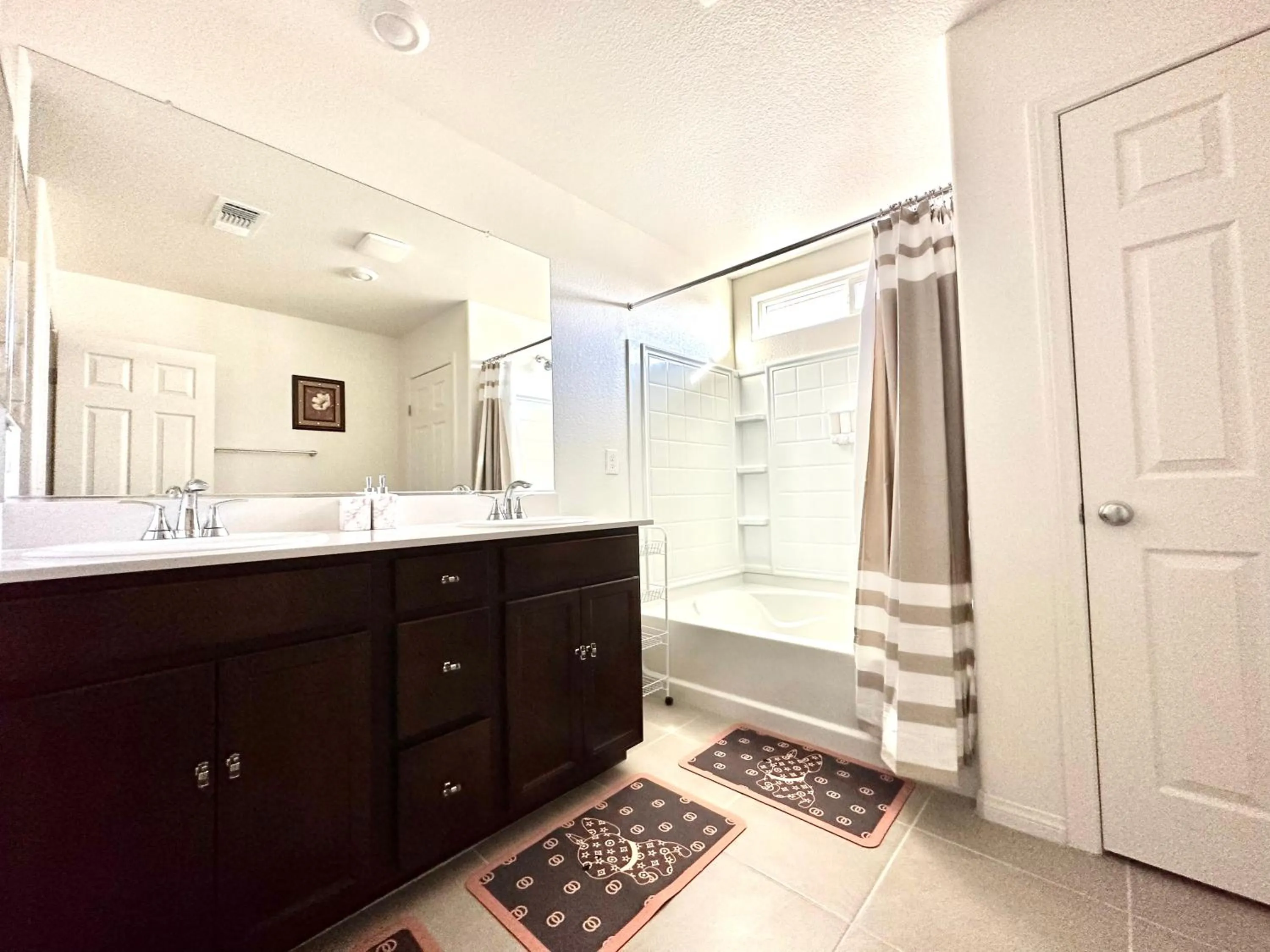 Shower in Spacious House, 5 bedrooms, Sleeps 12, Near Las Vegas Strip and Airport