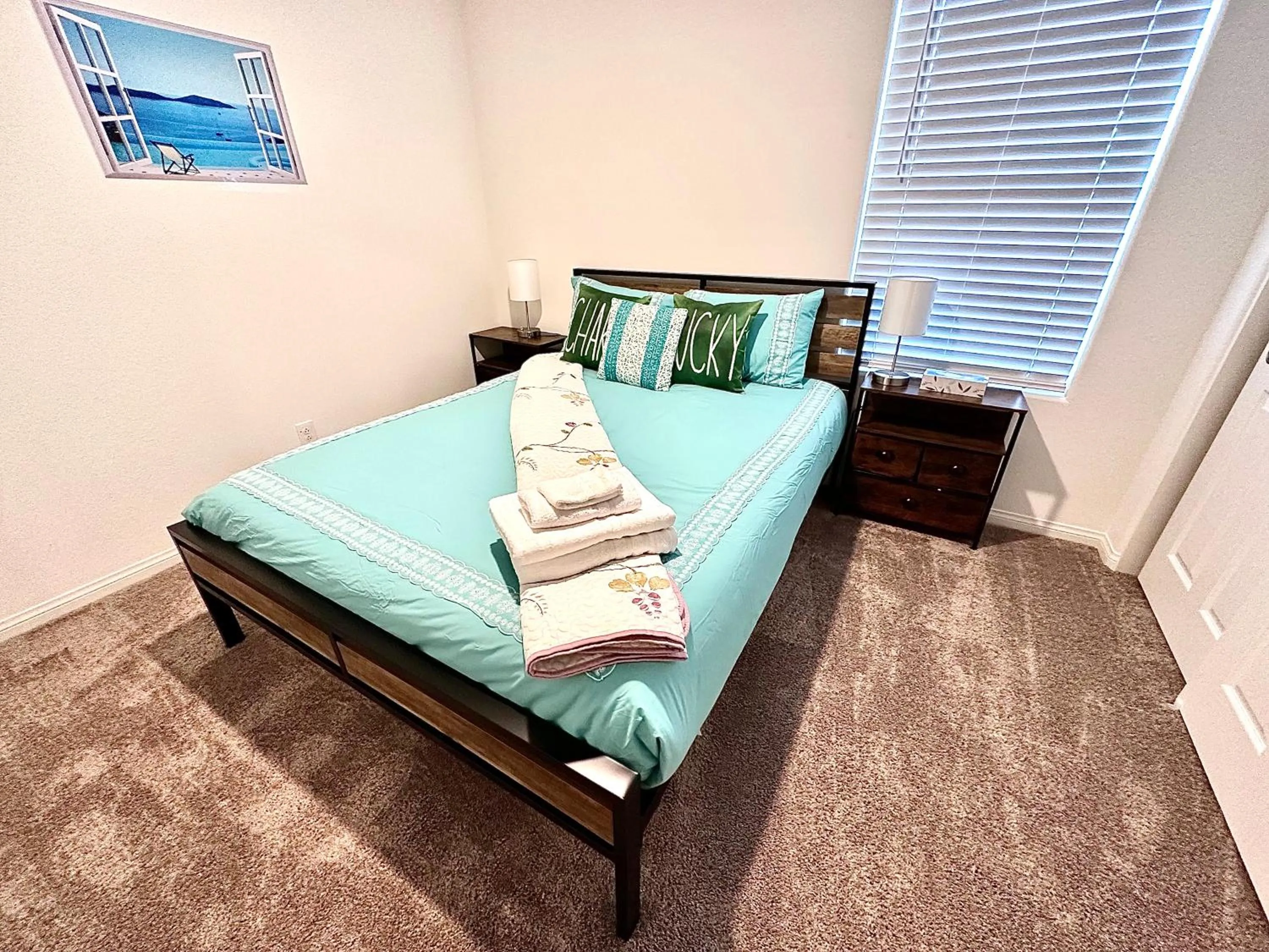 Bed in Spacious House, 5 bedrooms, Sleeps 12, Near Las Vegas Strip and Airport