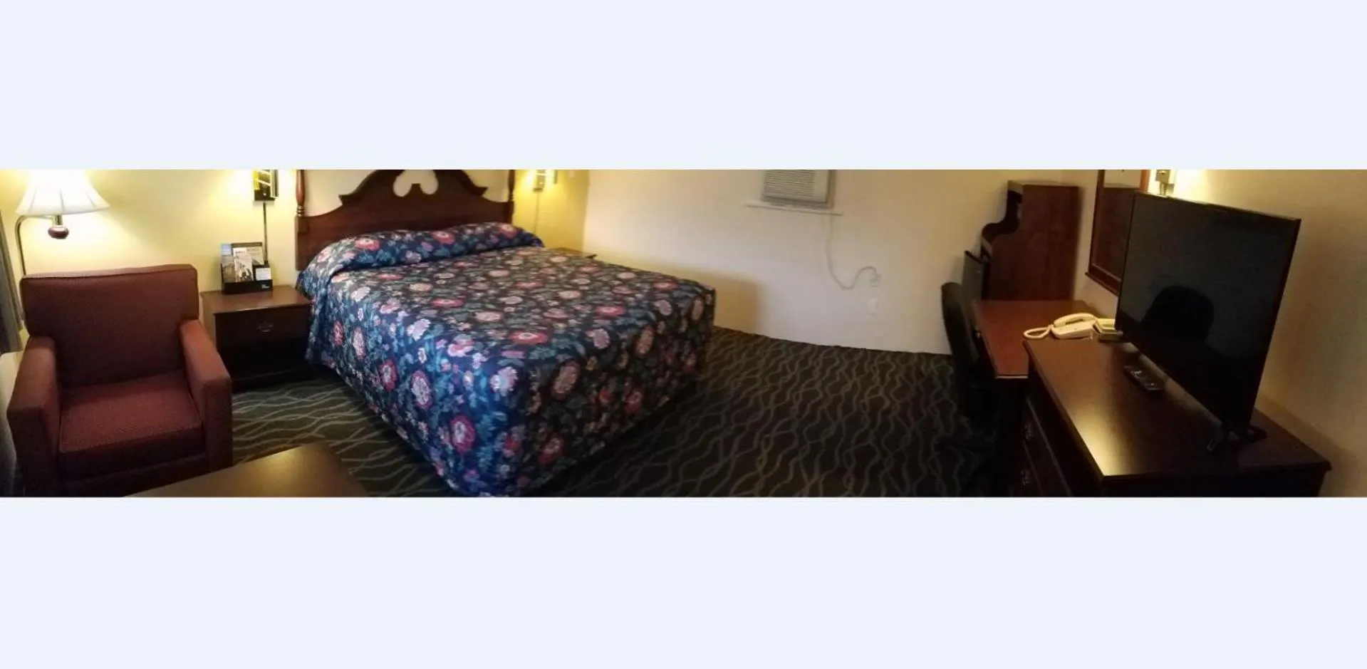 Bed in Budget Host Inn