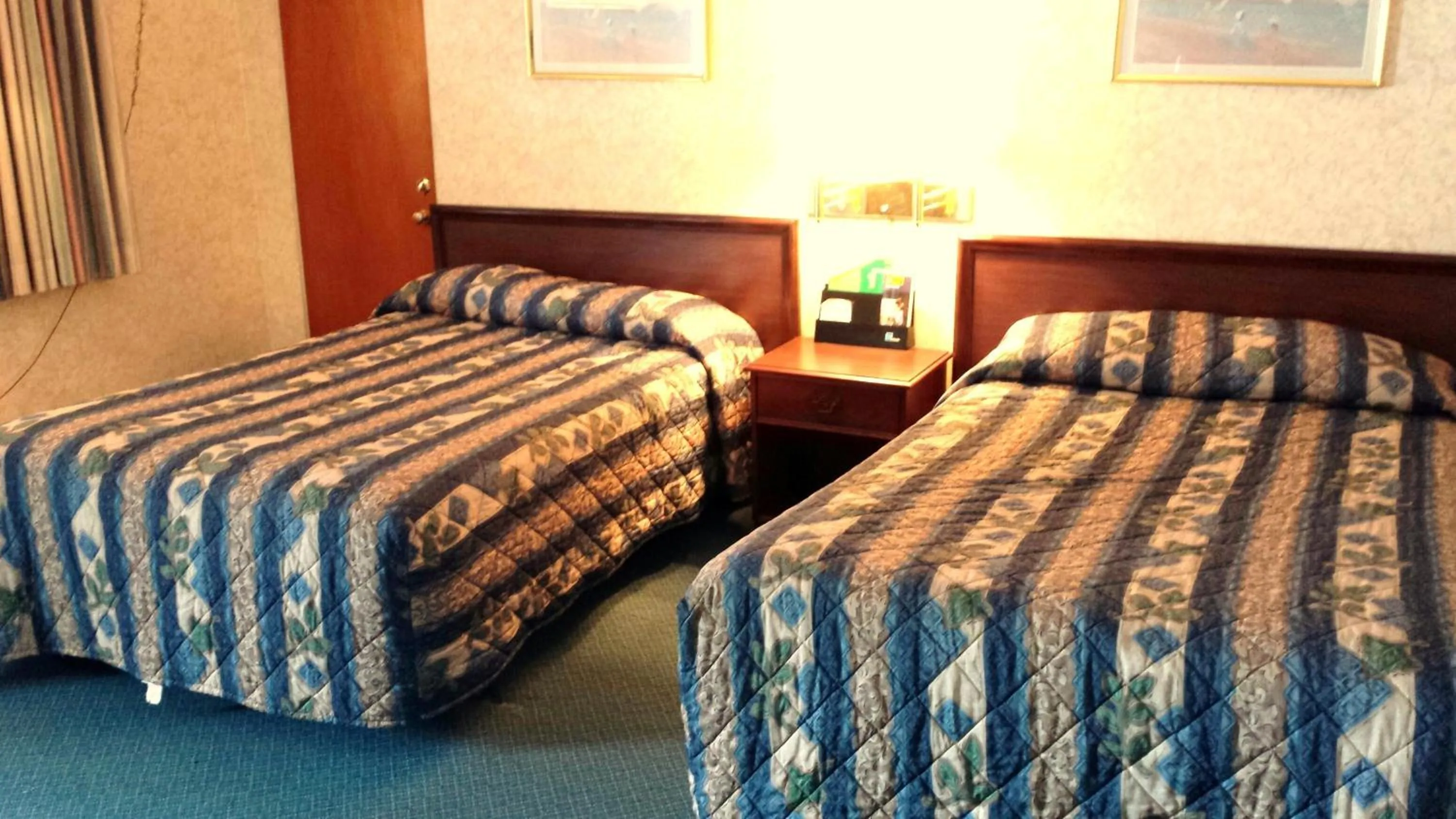 Photo of the whole room, Bed in Budget Host Inn