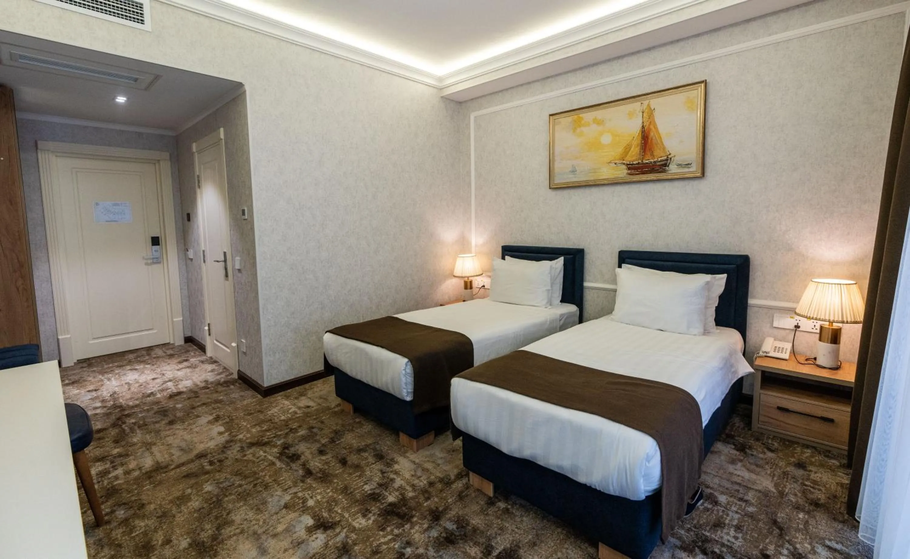 Bed in Garnet Mir Hotel