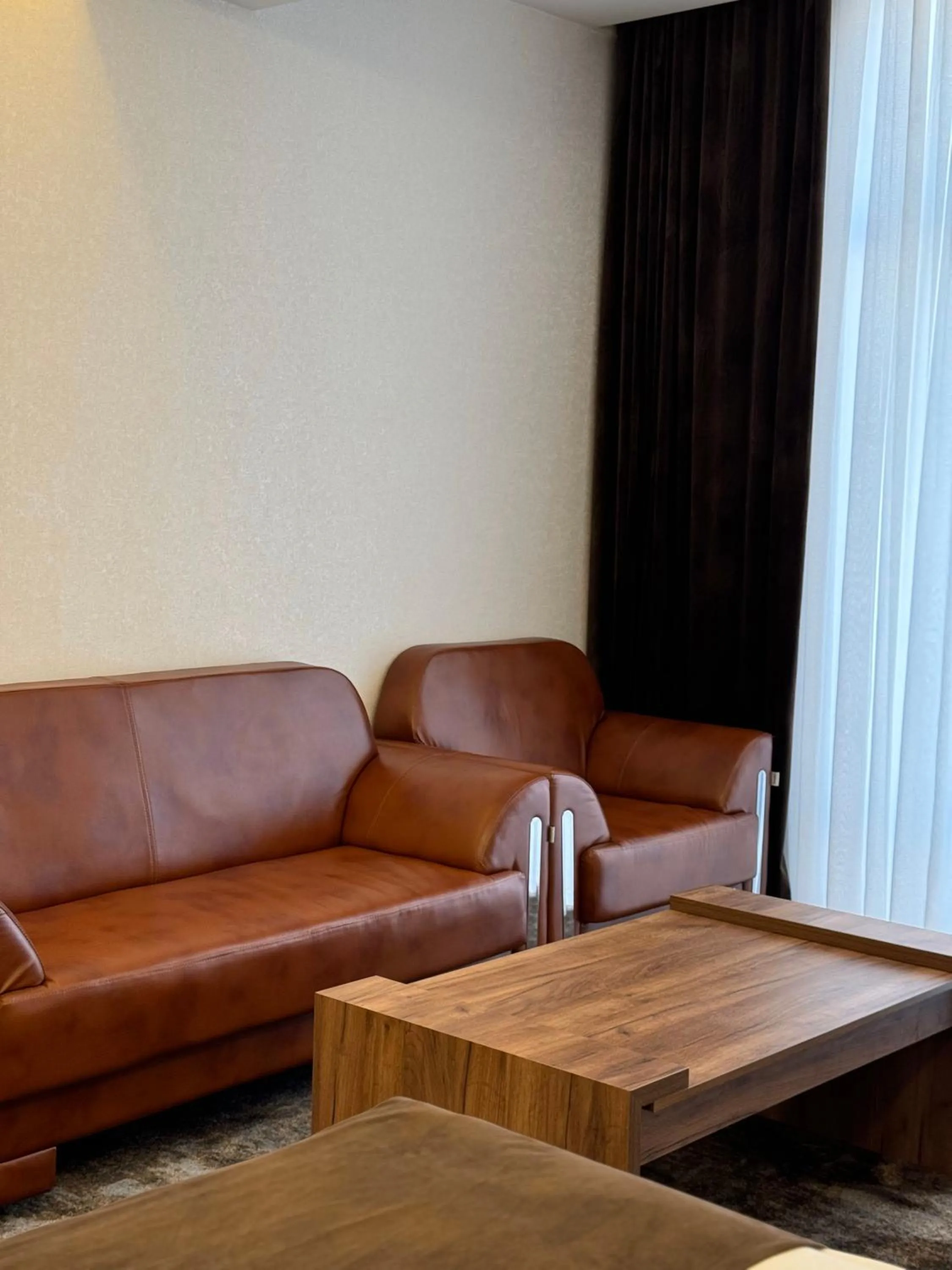 Living room in Garnet Mir Hotel