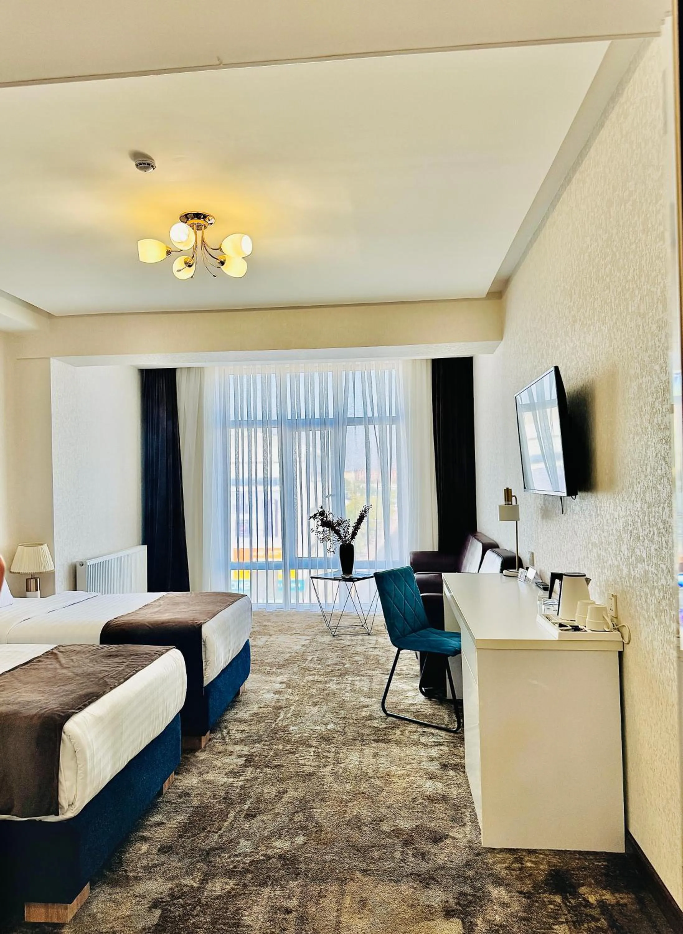 Communal lounge/ TV room in Garnet Mir Hotel