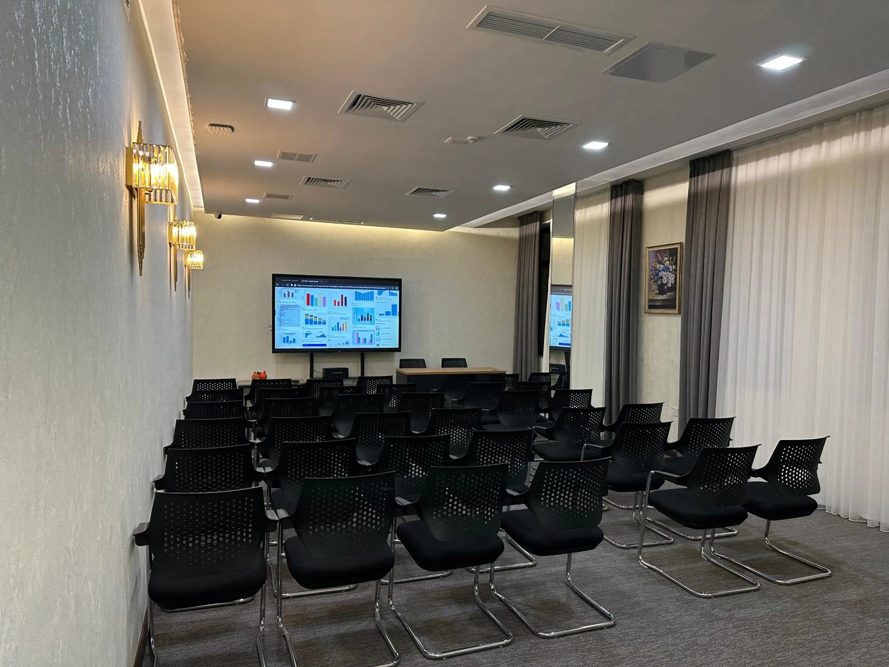 Meeting/conference room in Garnet Mir Hotel