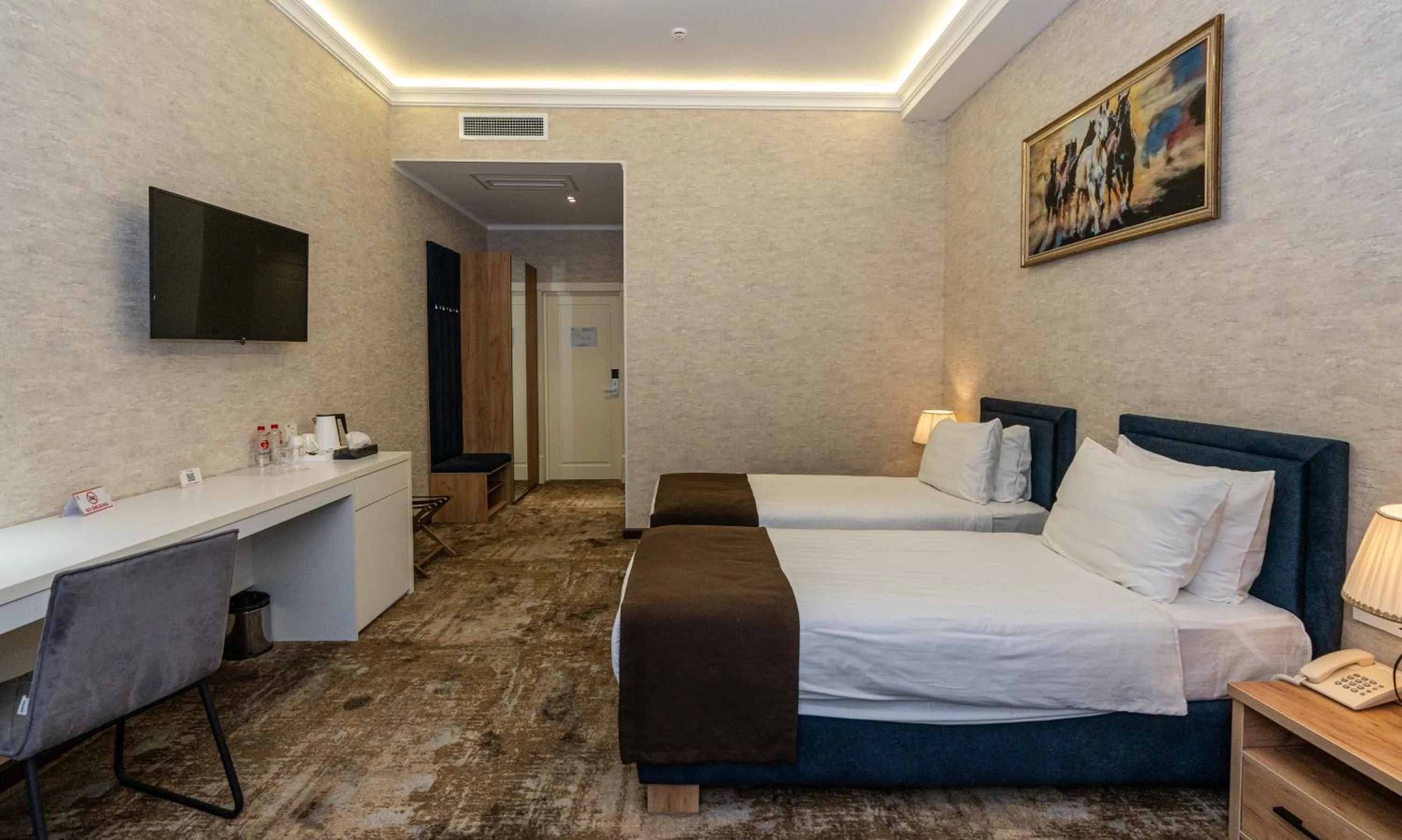 Bed in Garnet Mir Hotel