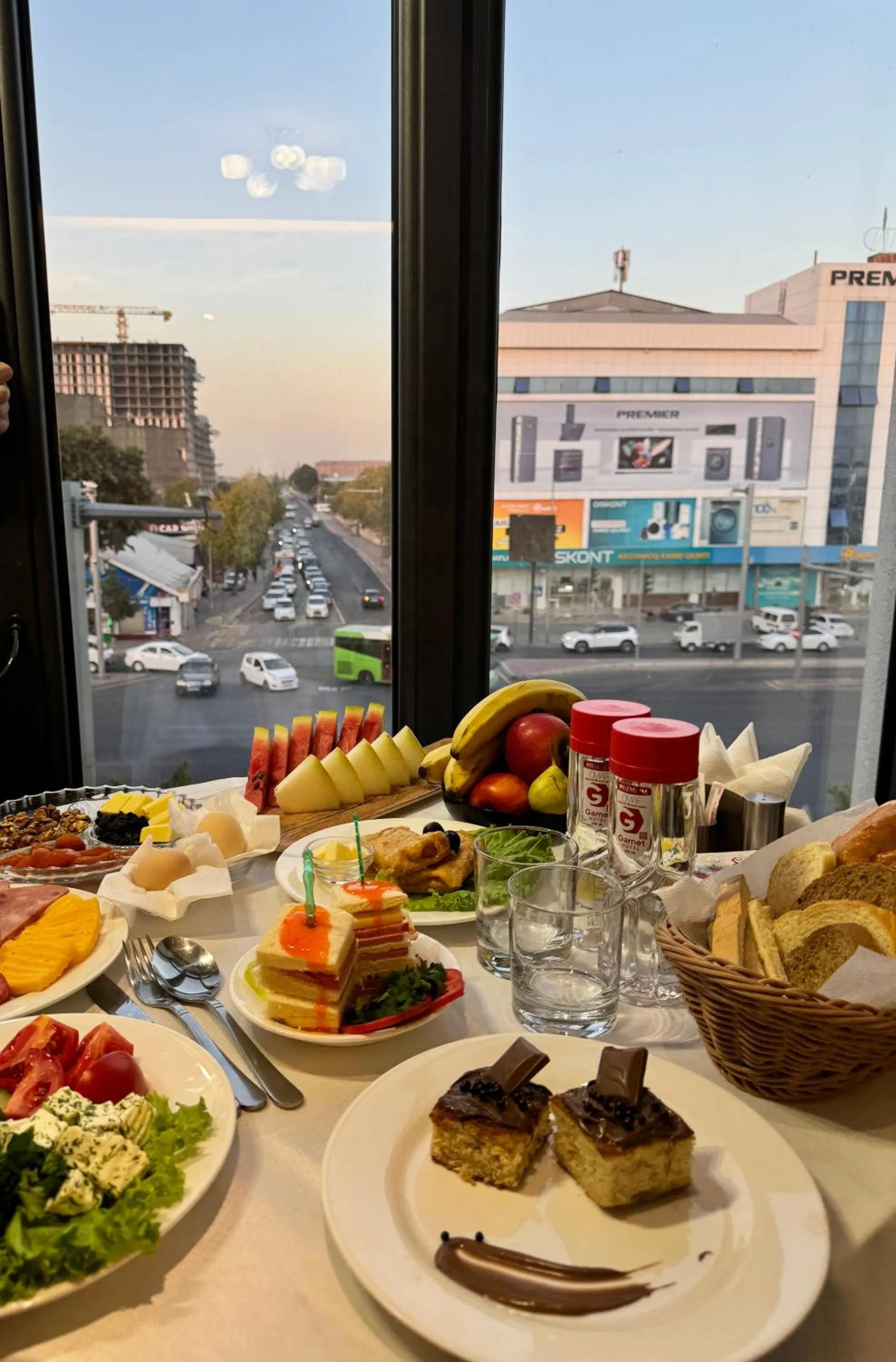 Day in Garnet Mir Hotel