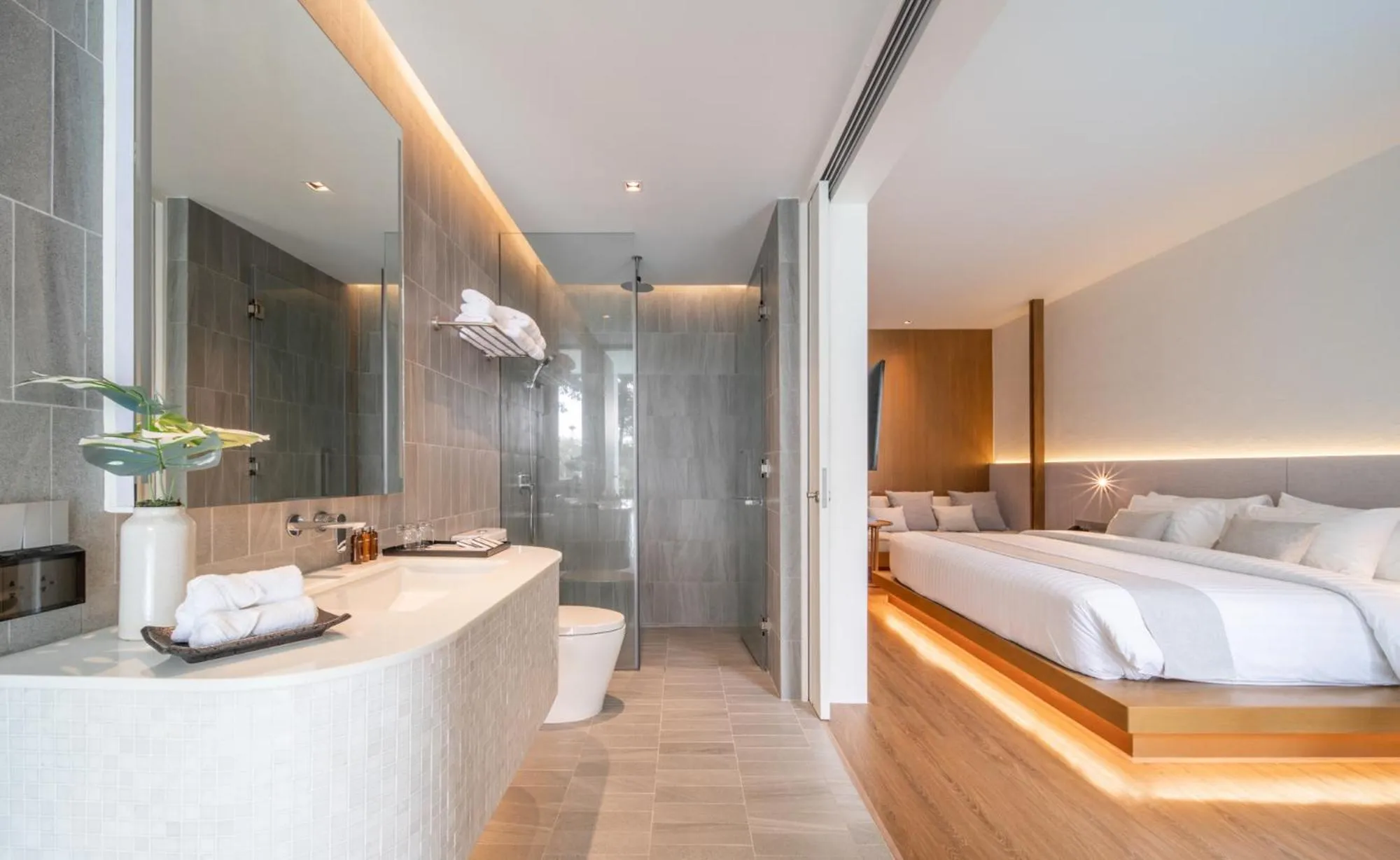 Shower, Bed in Riva Vista Riverfront Resort Chiang Rai