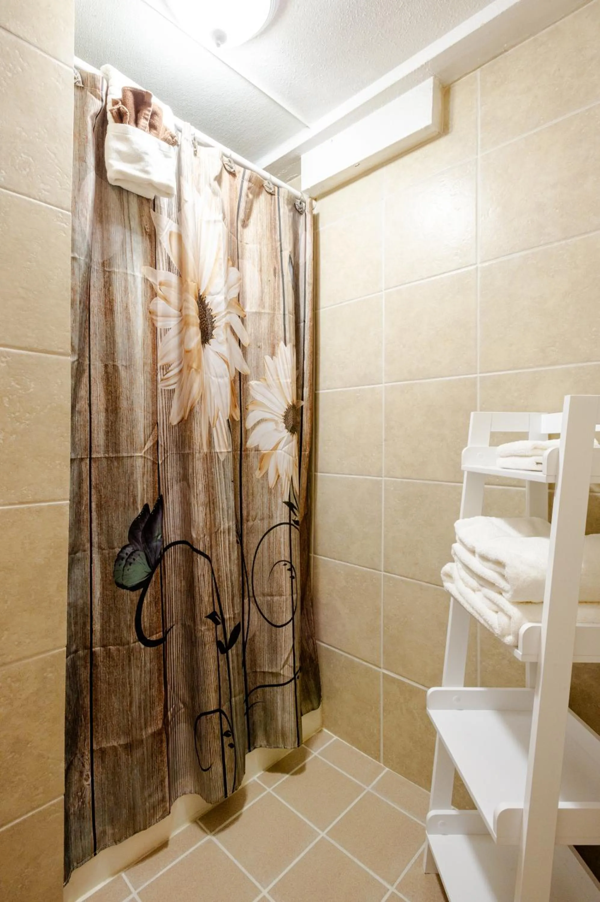 Shower in Alpen Way Chalet Mountain Lodge