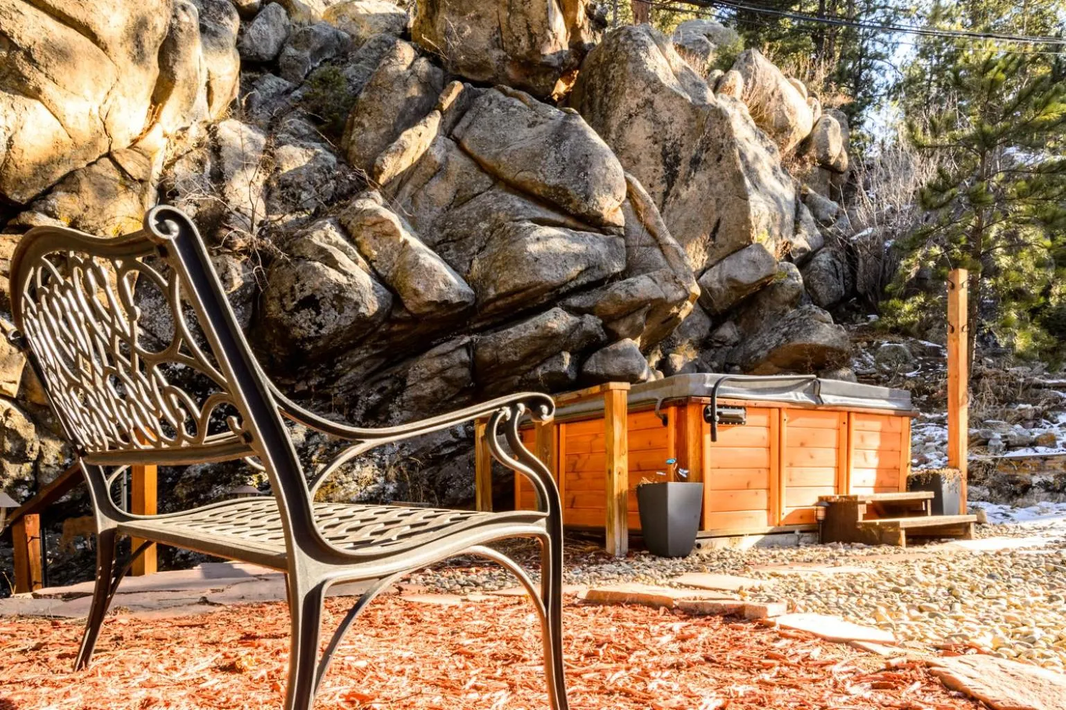 Hot Tub in Alpen Way Chalet Mountain Lodge