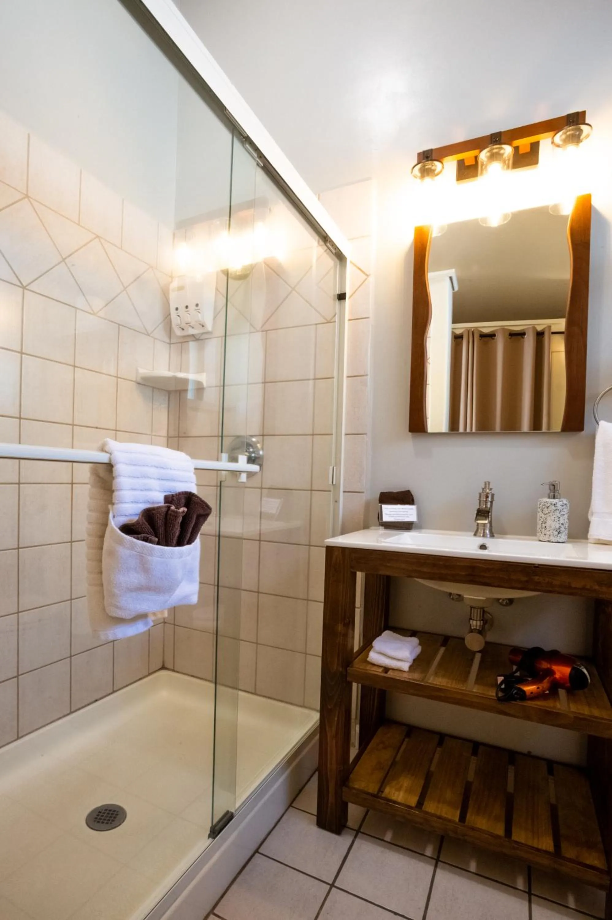 Bathroom in Alpen Way Chalet Mountain Lodge