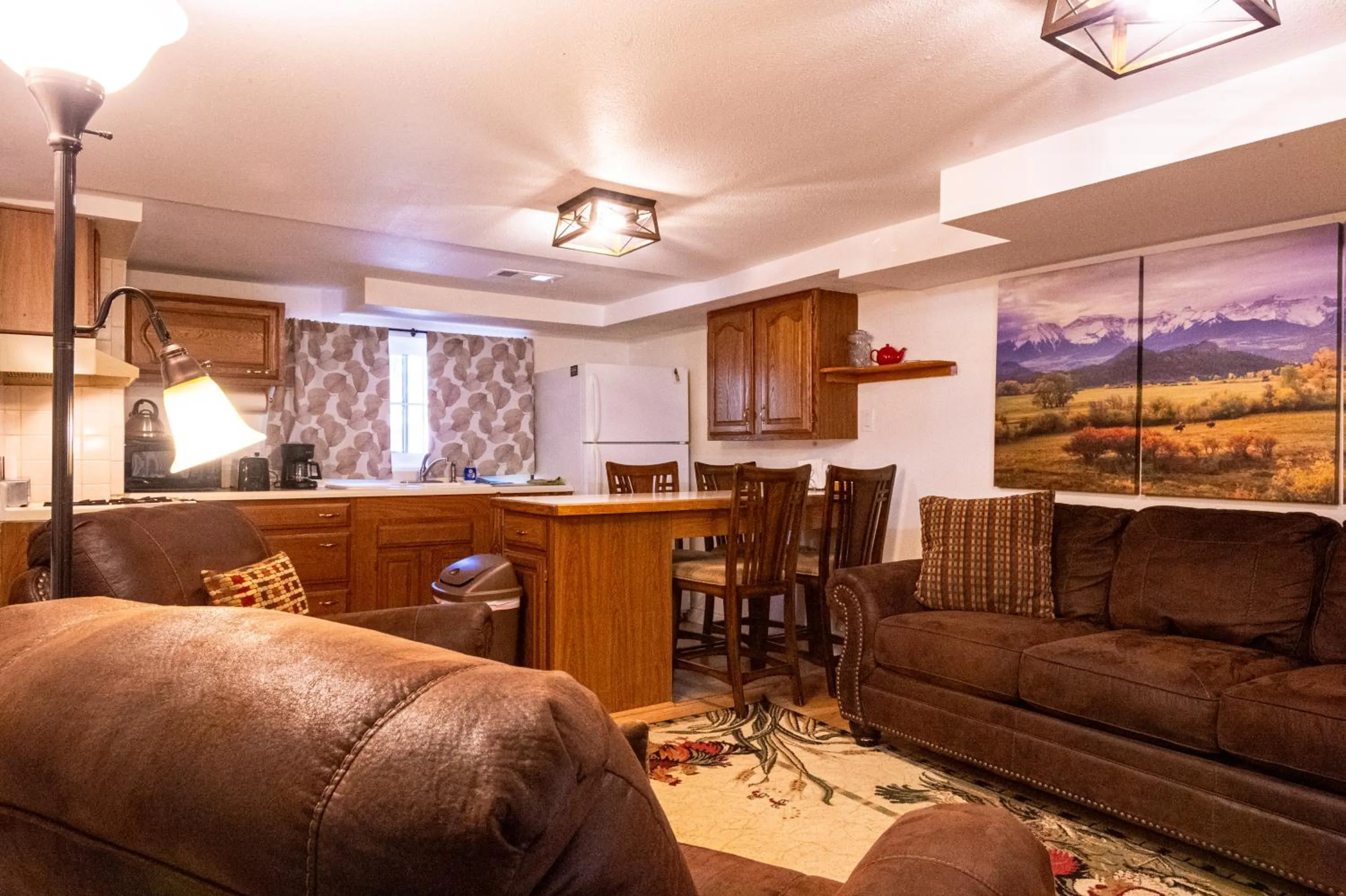 Living room in Alpen Way Chalet Mountain Lodge