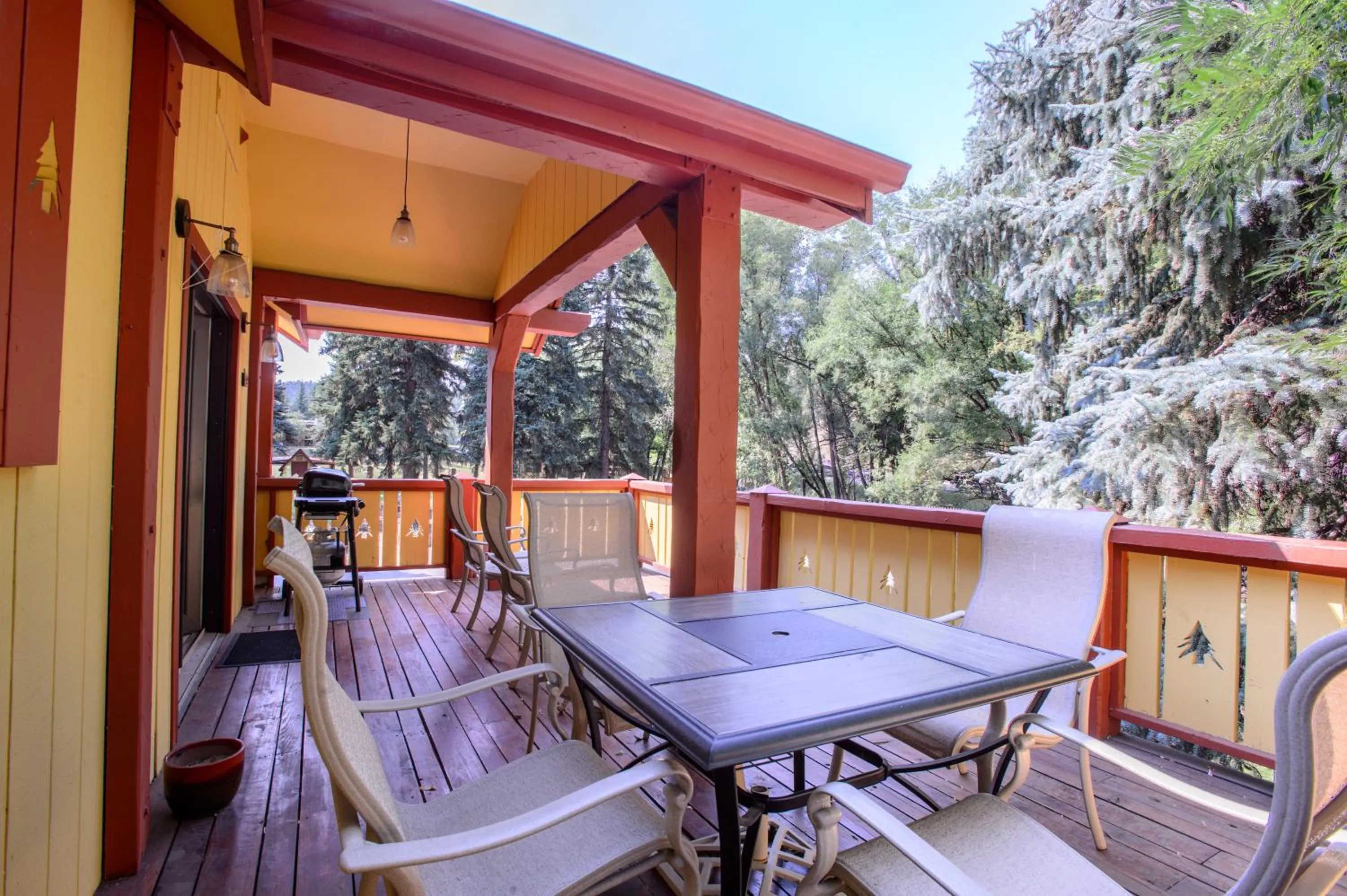 Patio in Alpen Way Chalet Mountain Lodge