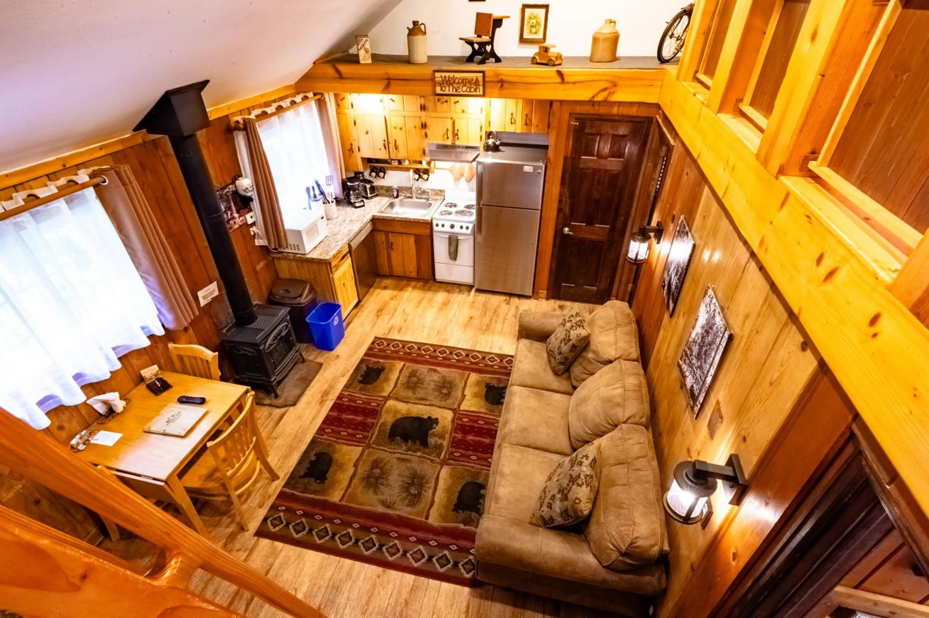 Living room in Alpen Way Chalet Mountain Lodge