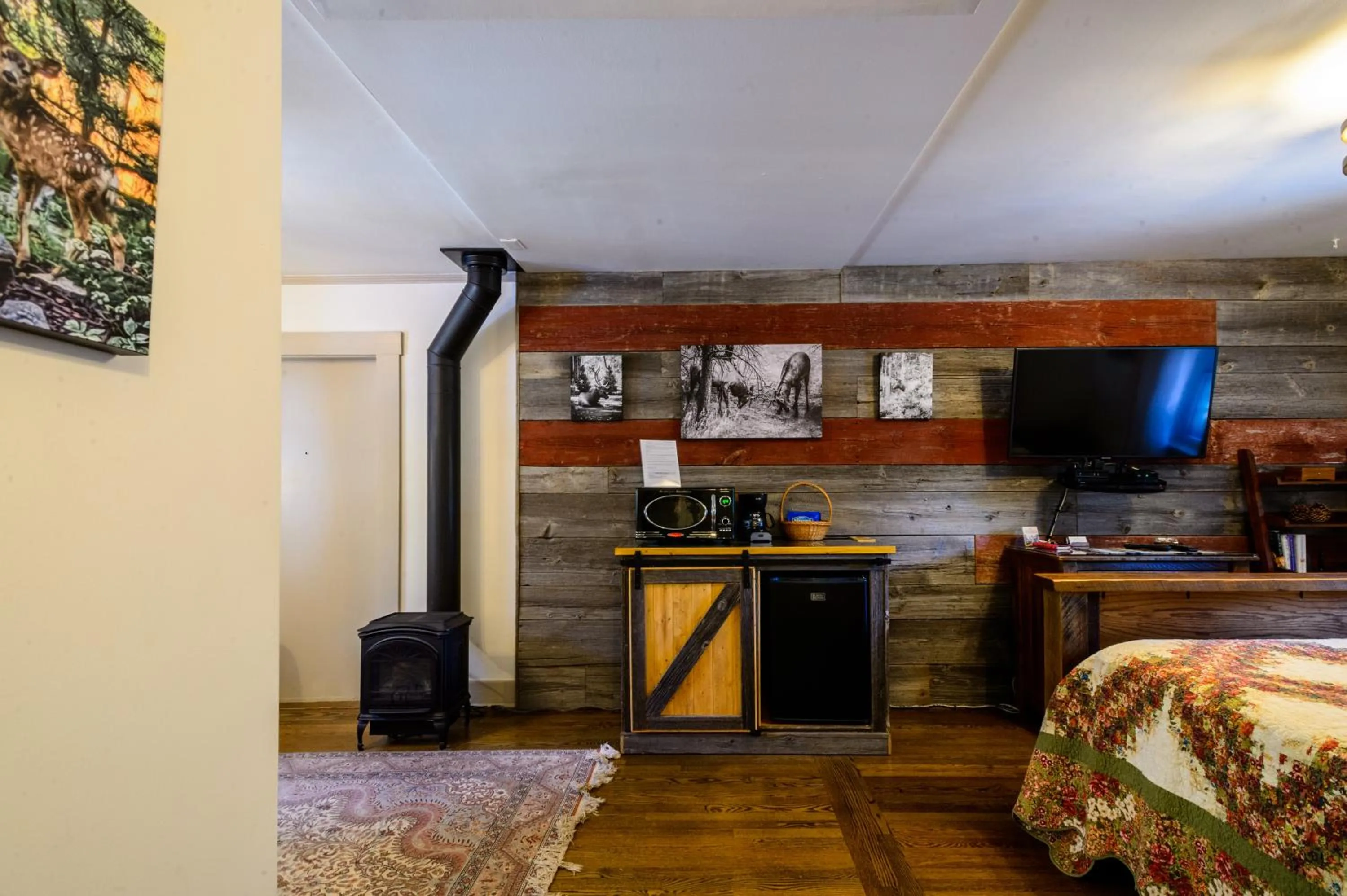 Kitchen or kitchenette in Alpen Way Chalet Mountain Lodge