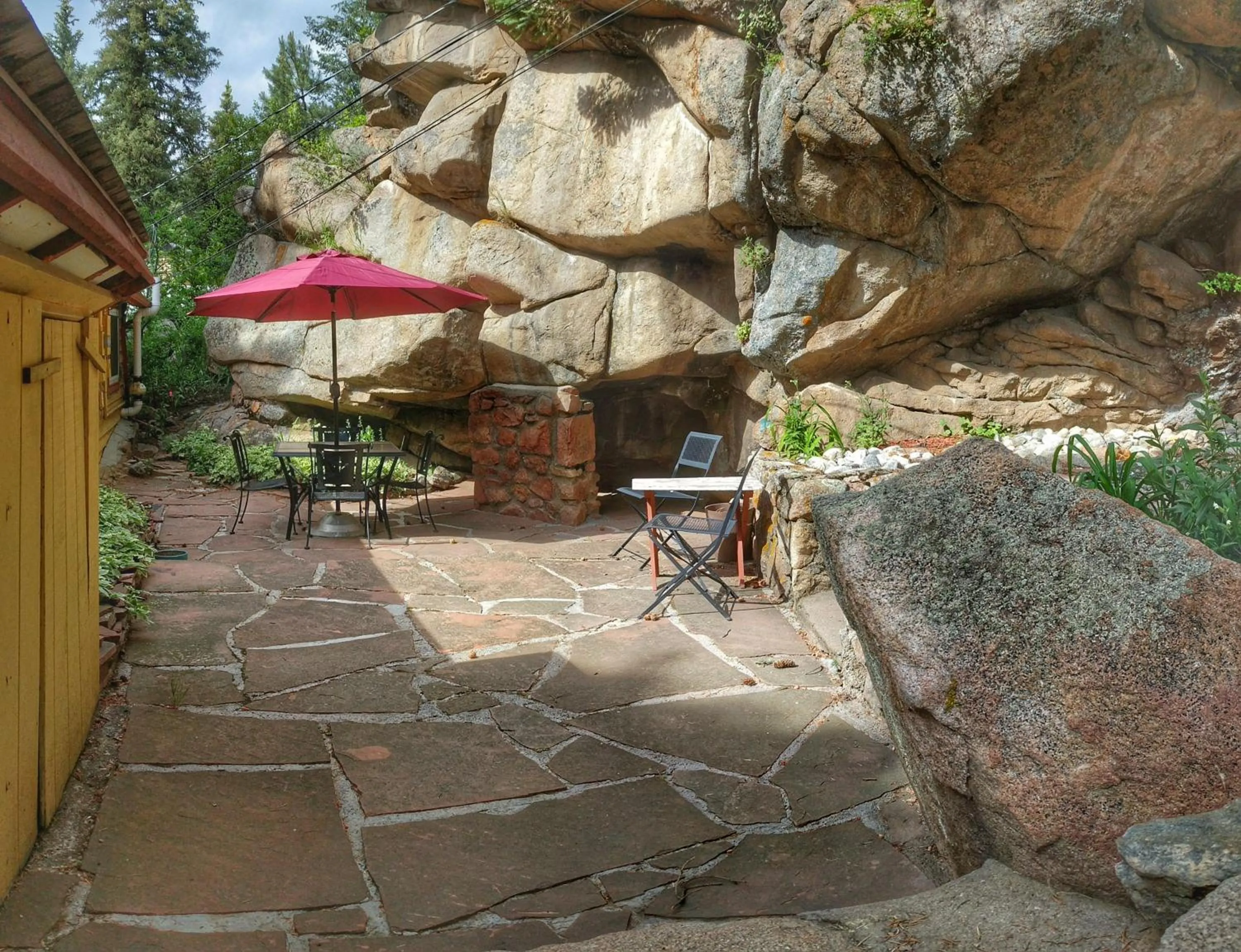 Patio in Alpen Way Chalet Mountain Lodge