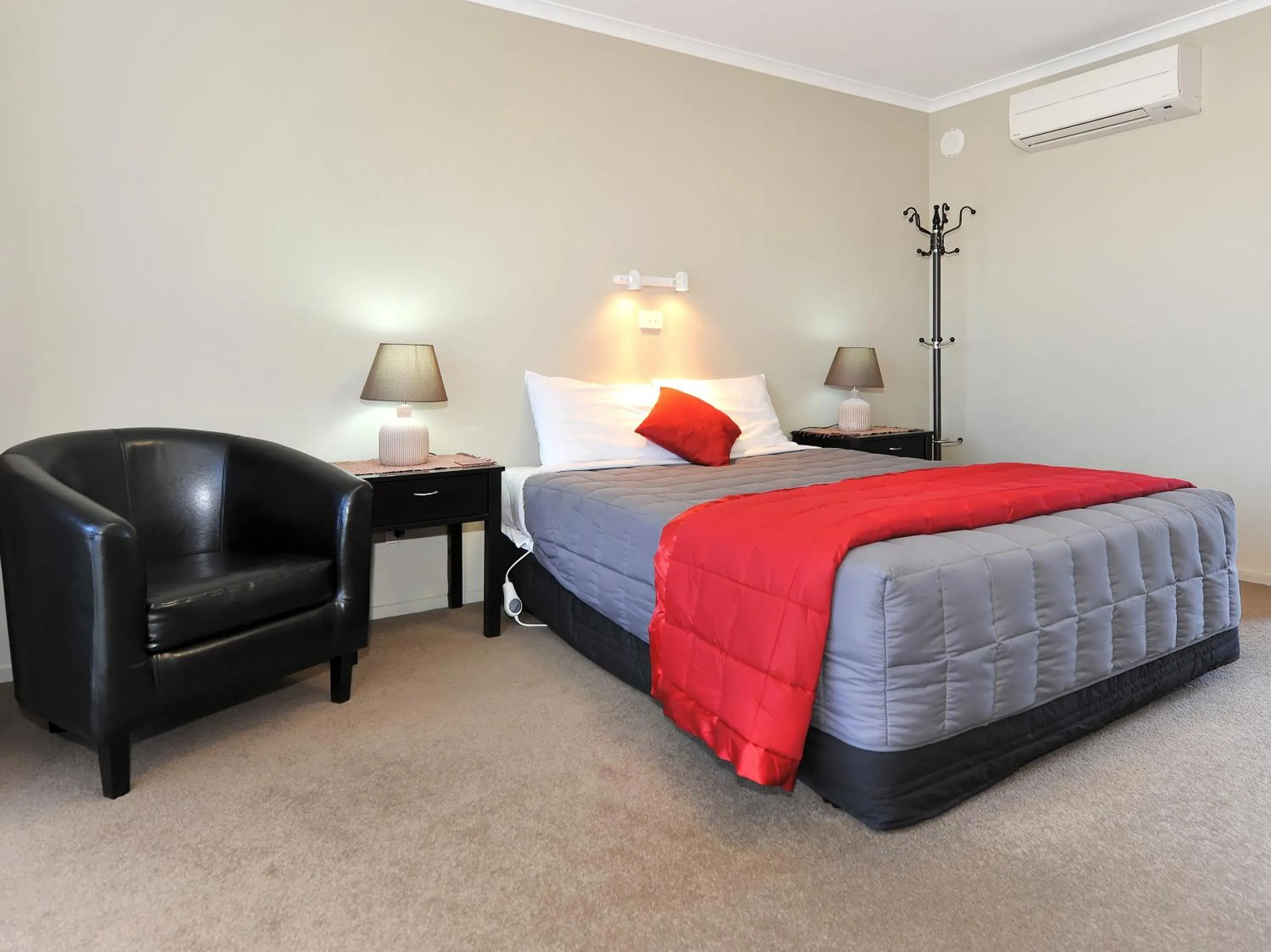 Photo of the whole room, Bed in Mohua Motels