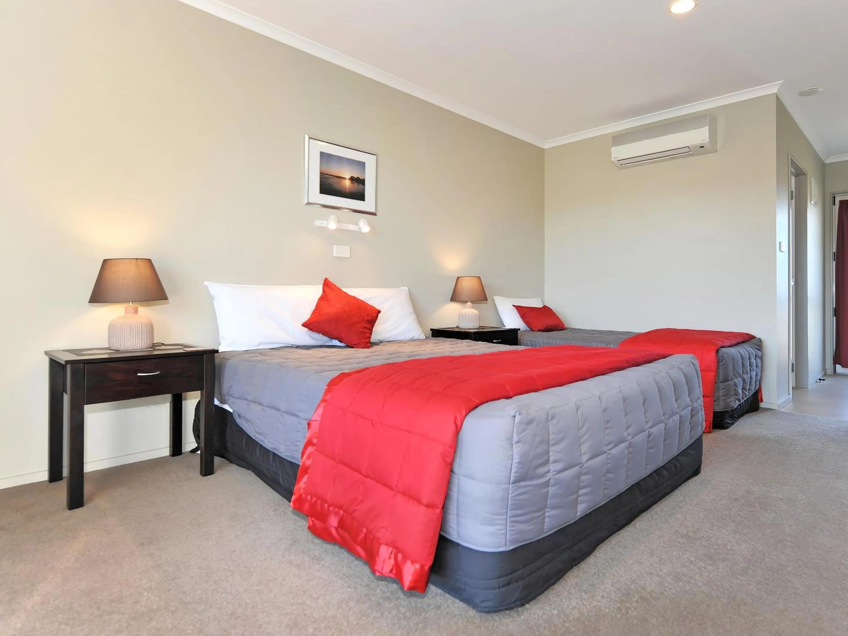 Photo of the whole room, Bed in Mohua Motels