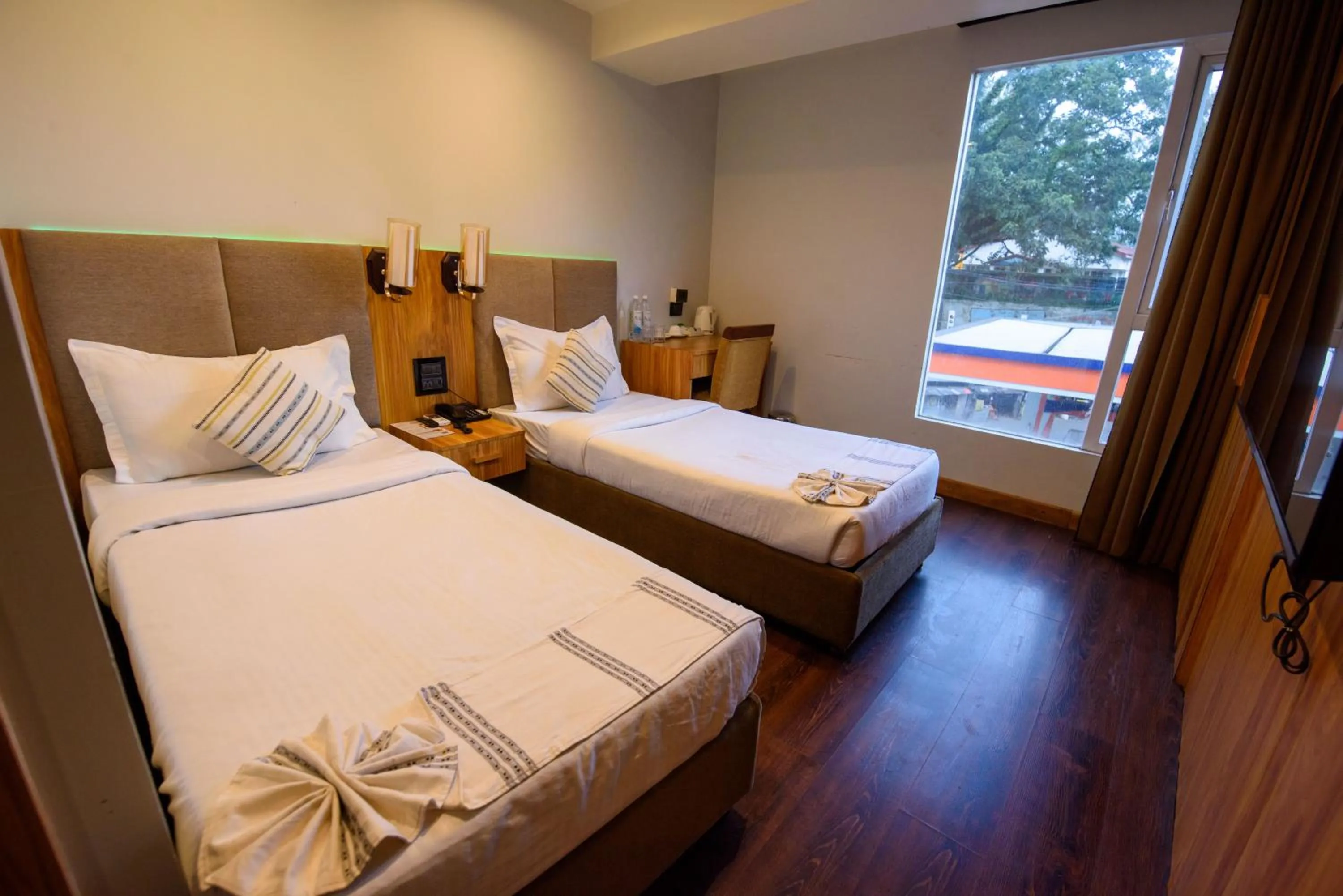 Bedroom, Bed in Emerald Hotel