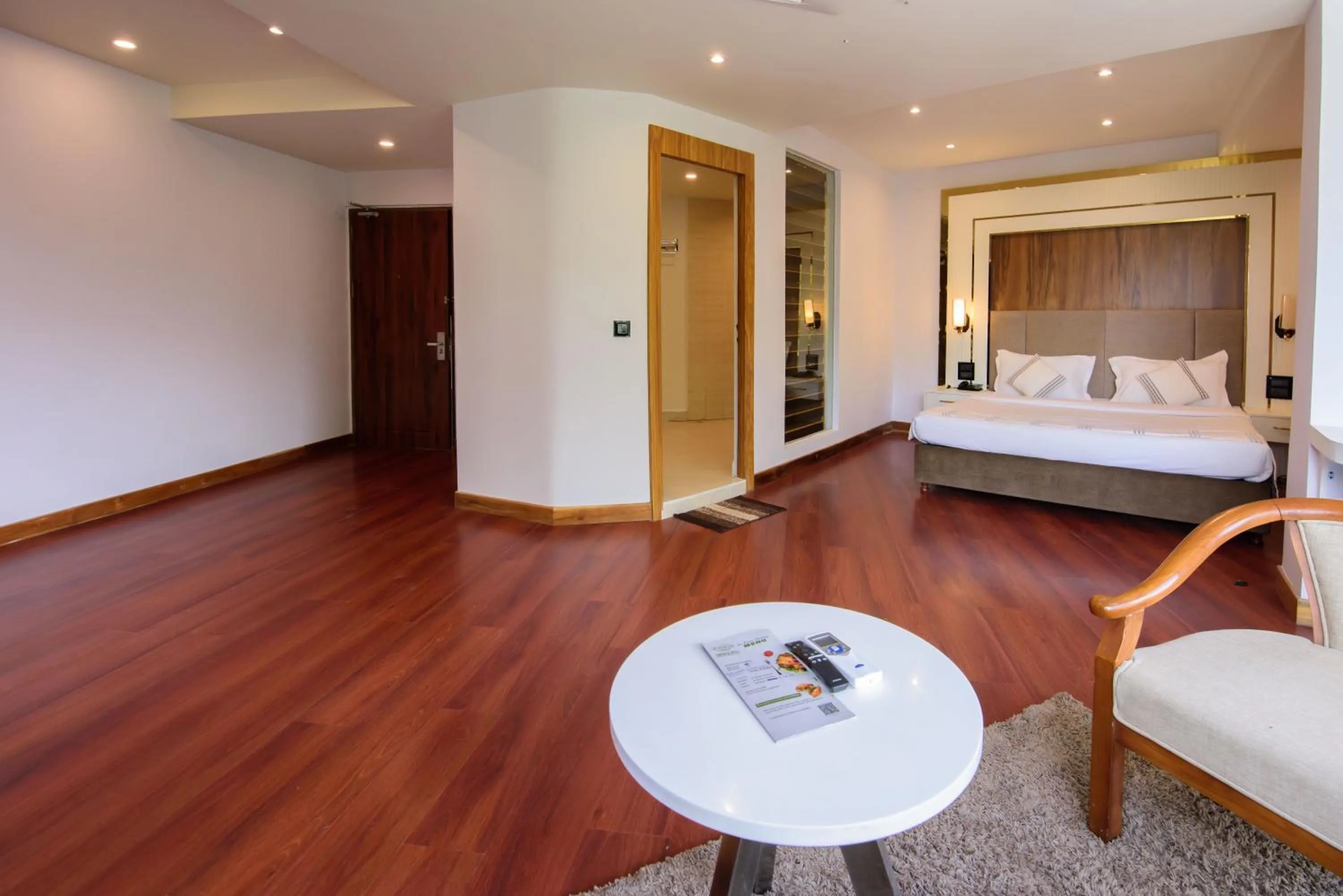 Bedroom, Bed in Emerald Hotel