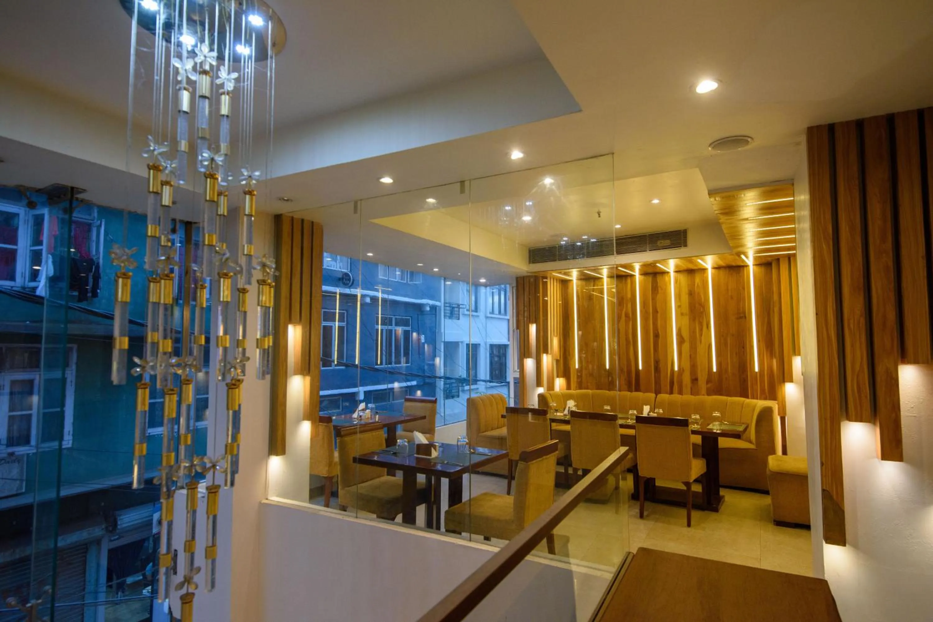 Restaurant/places to eat in Emerald Hotel