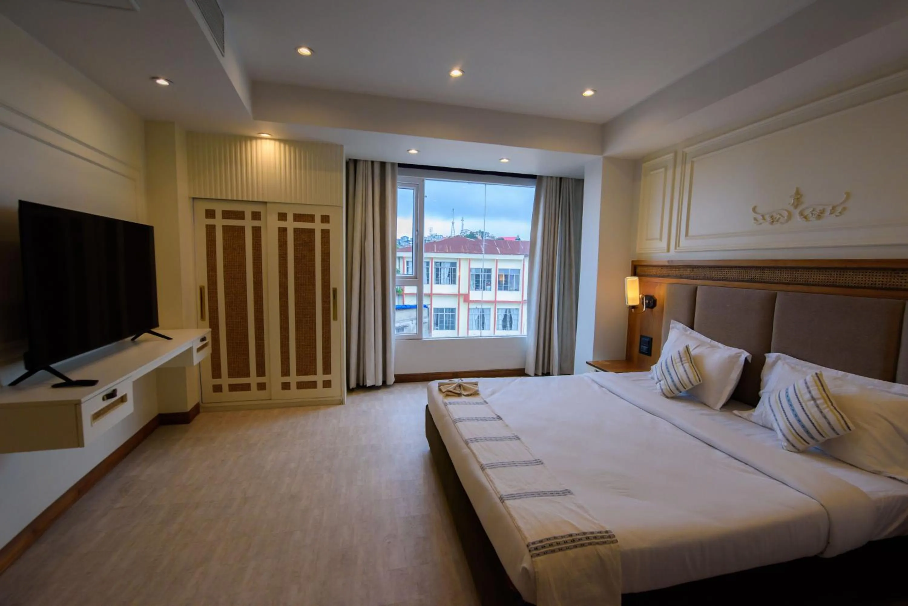 Bedroom, Bed in Emerald Hotel