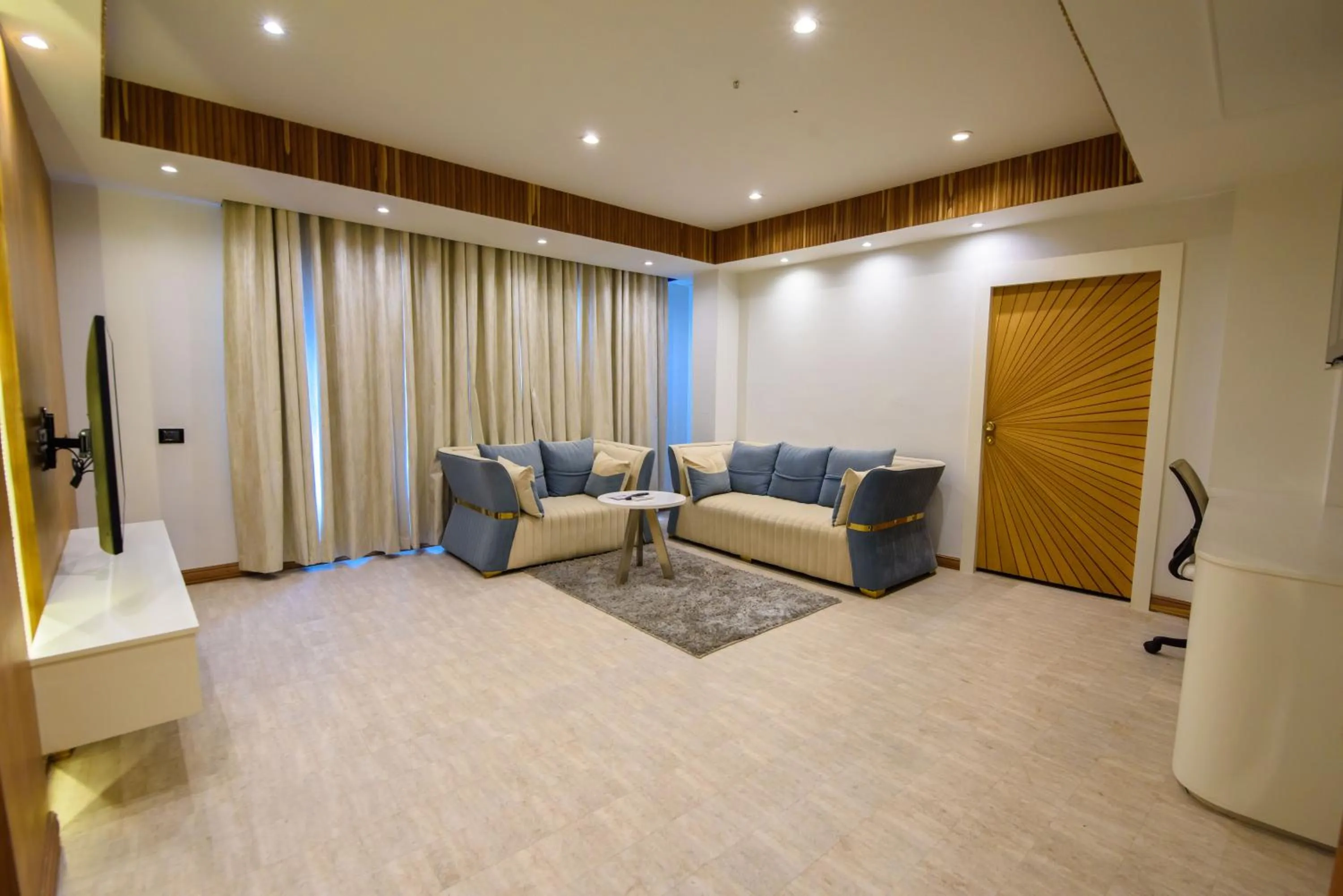 Living room in Emerald Hotel